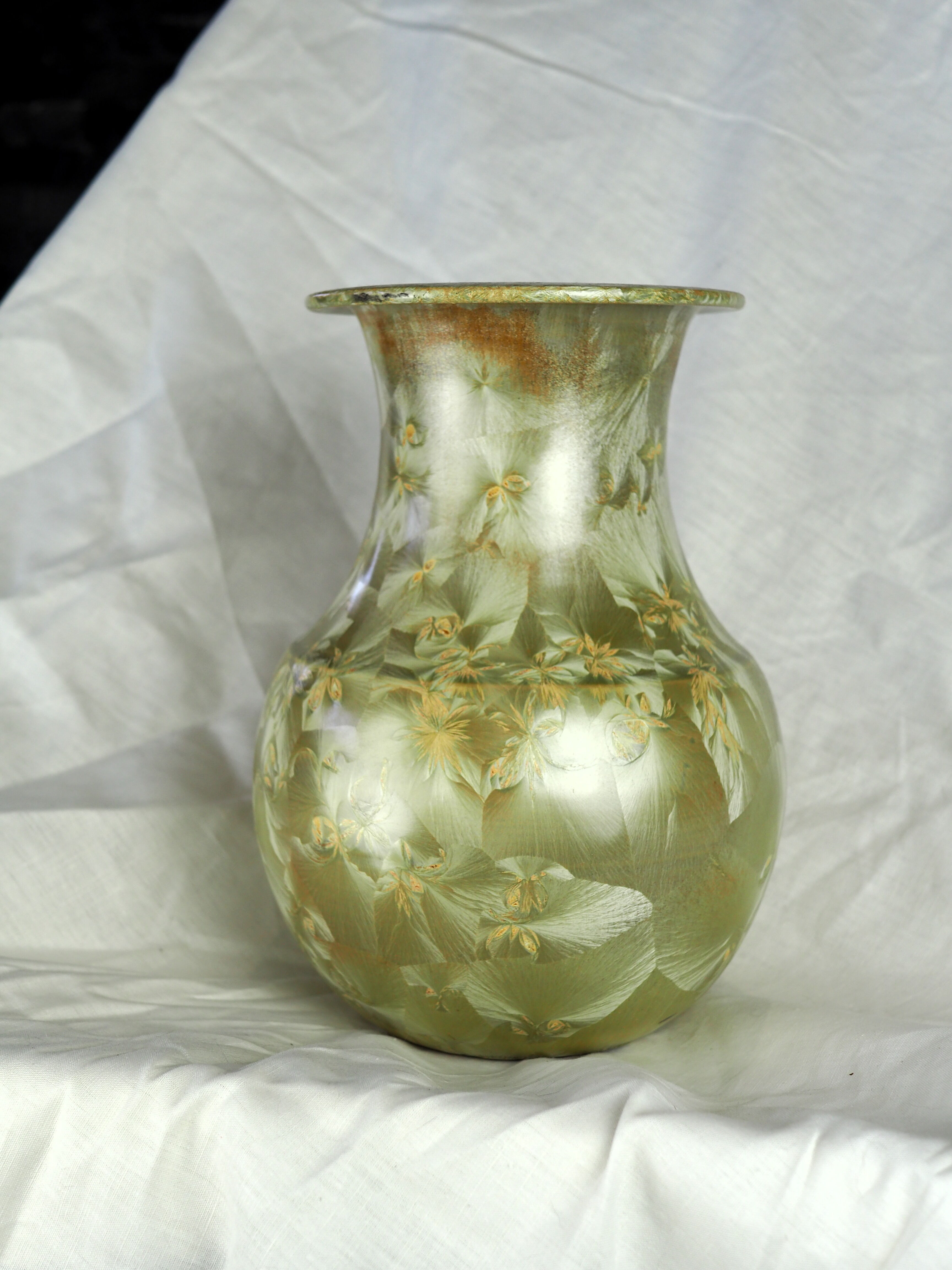 Vase with complete golden crystallization, high silhouette - Montgolfier - 80s