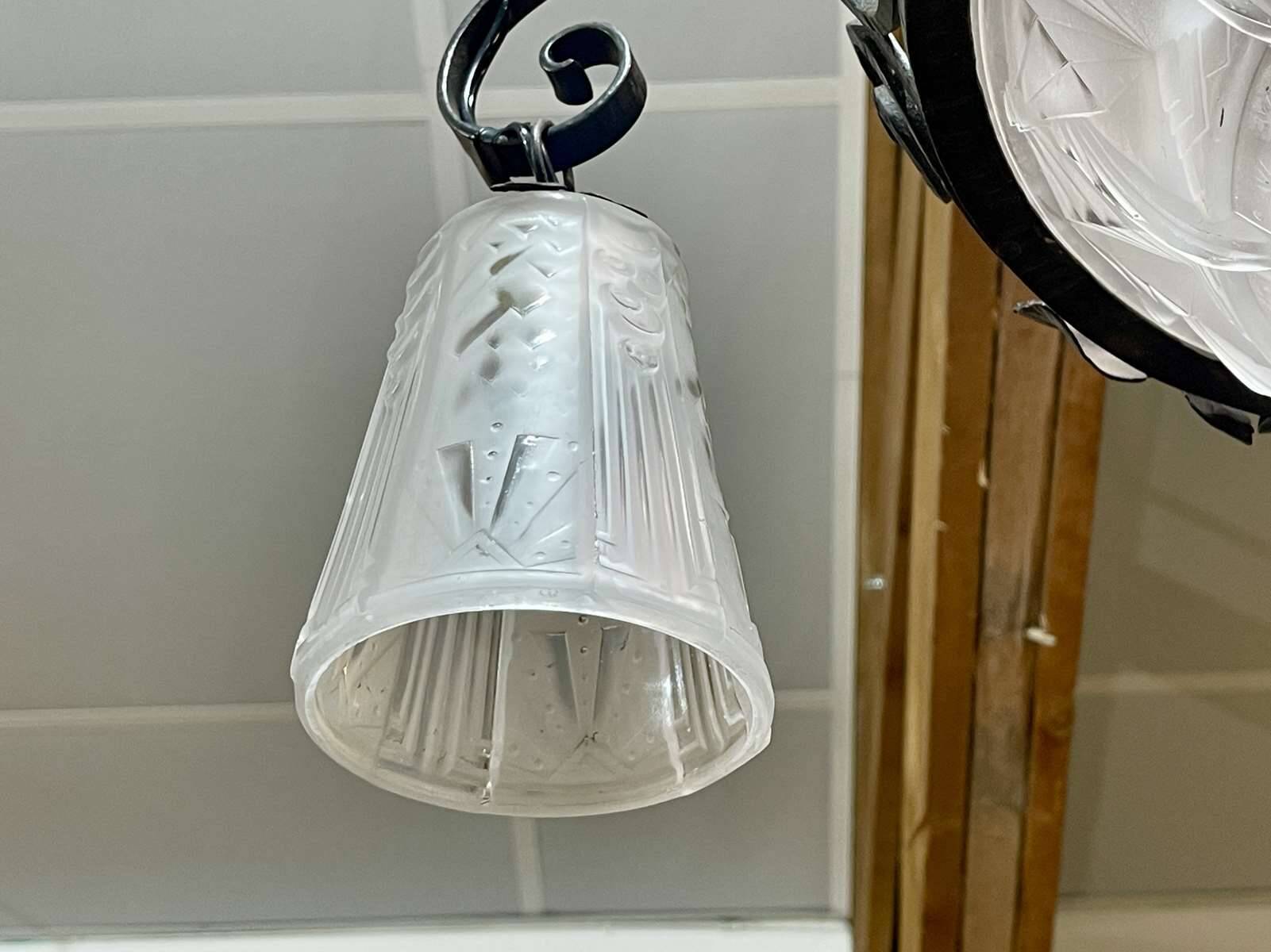 Art Deco chandelier in glass and wrought iron signed Muller Frères Luneville, 3 lights