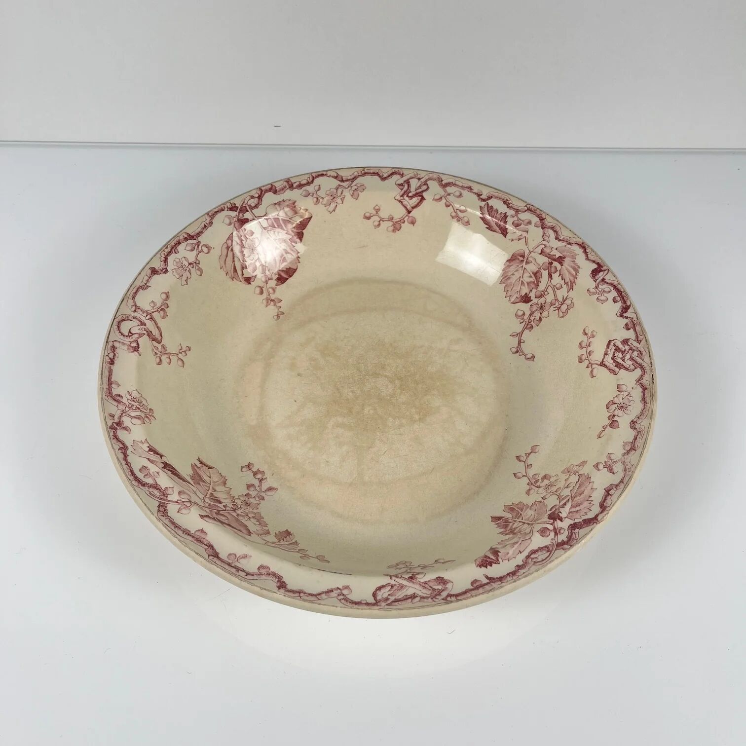 Salad bowl KG Lunéville Terre de fer, "Fontainebleau", pink, 19th century