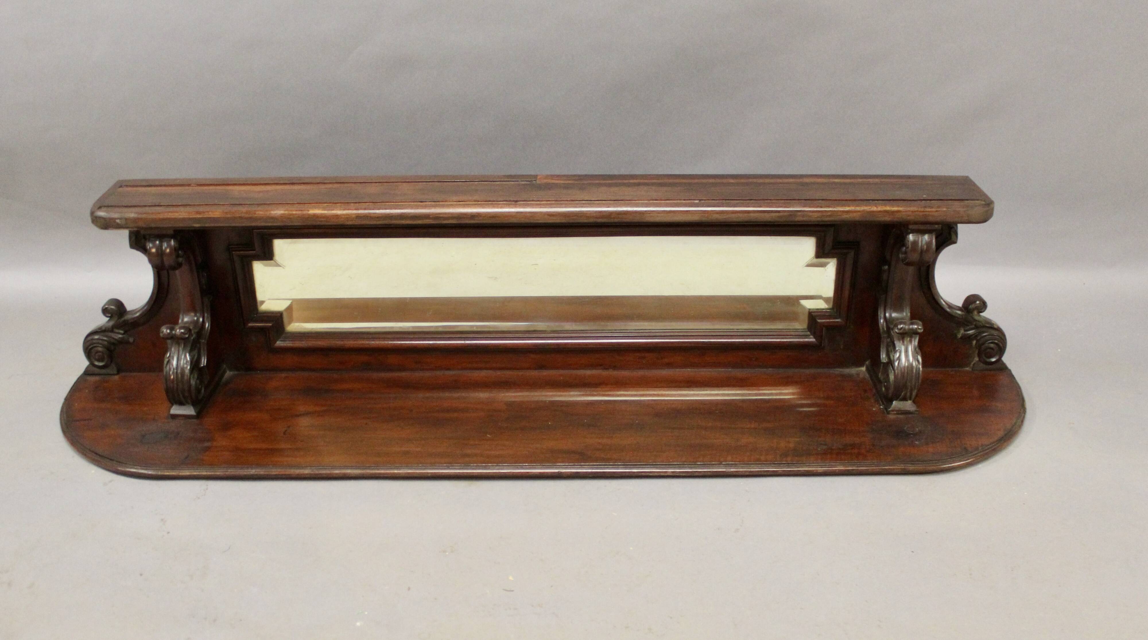 Etagère de présentation avec miroir biseauté