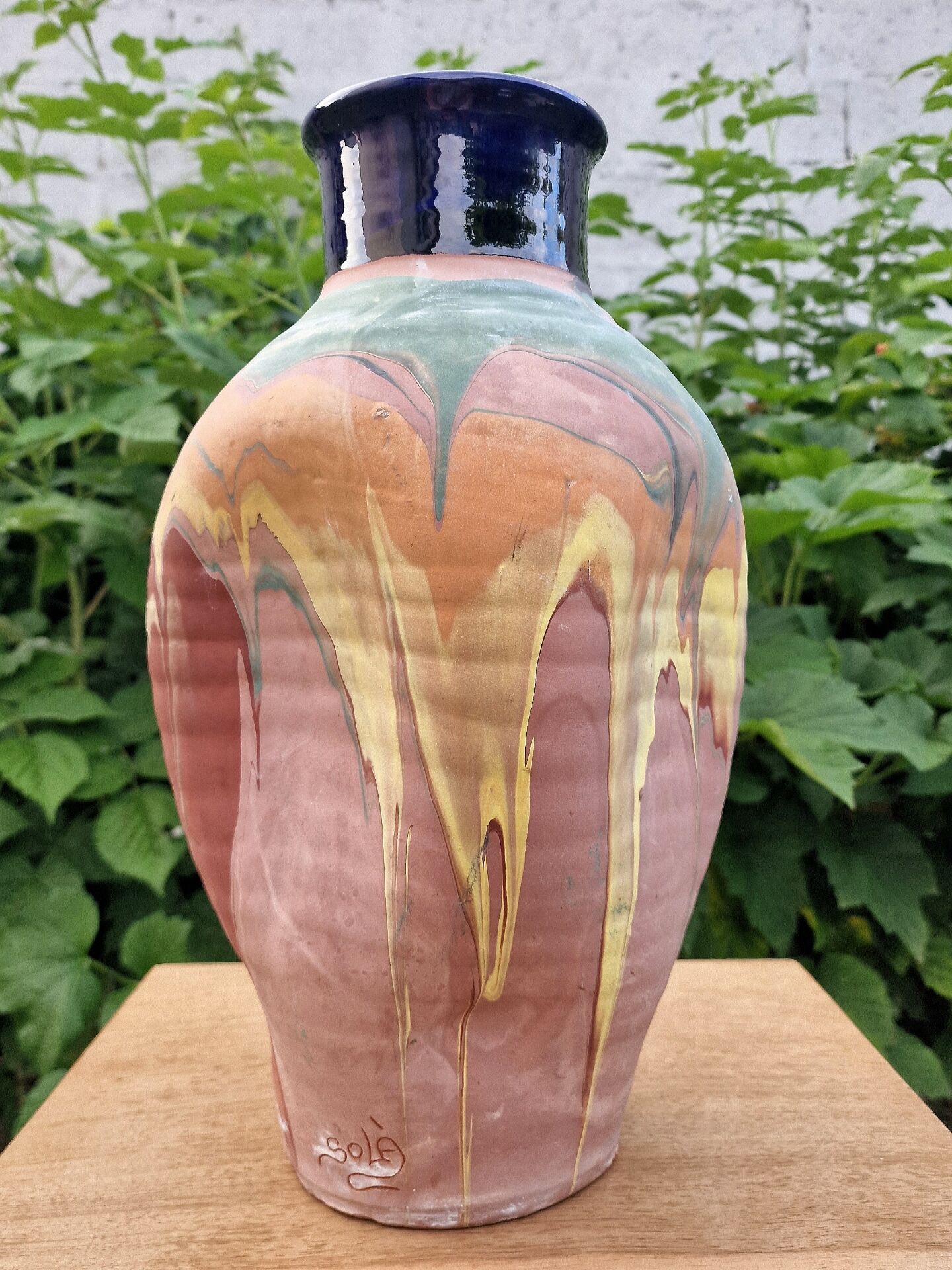 Large ceramic vase, mixed earths - signed - quadrilobed