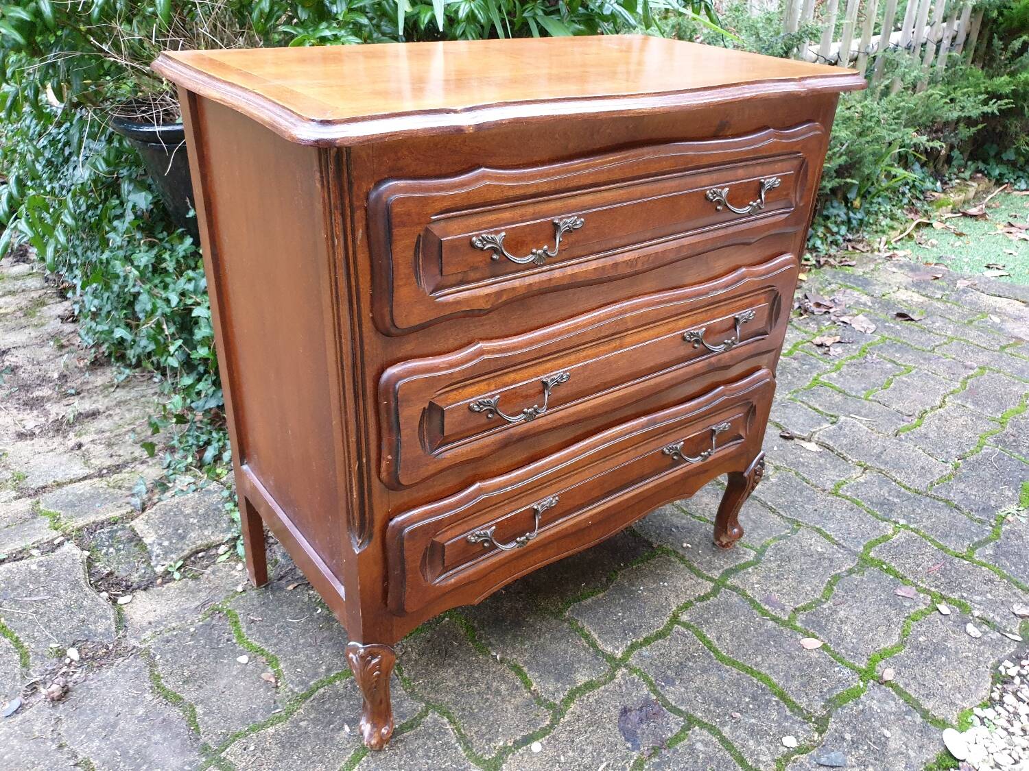 Commode Louis XV en merisier massif