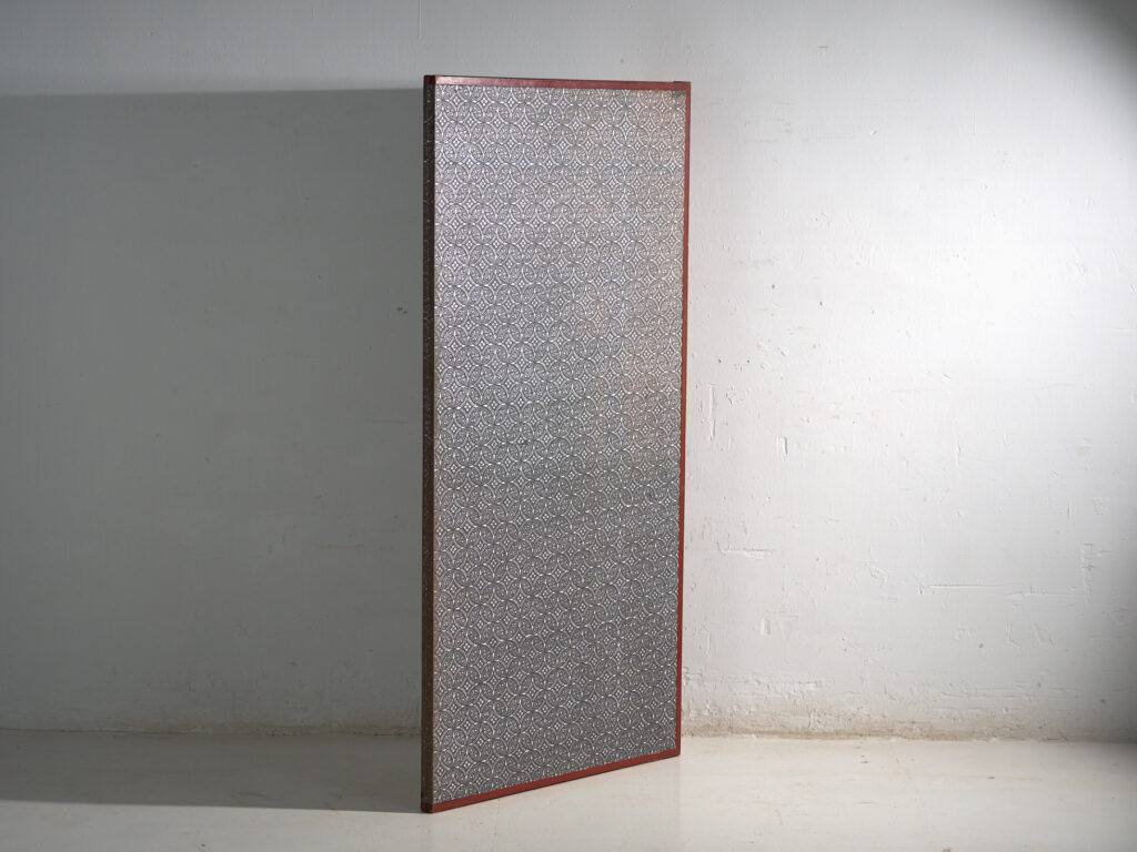 Ancient Japanese folding screen with two panels on a gold background – Japan, circa 1920