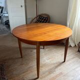 Scandinavian round teak table with butterfly extensions from the 60s