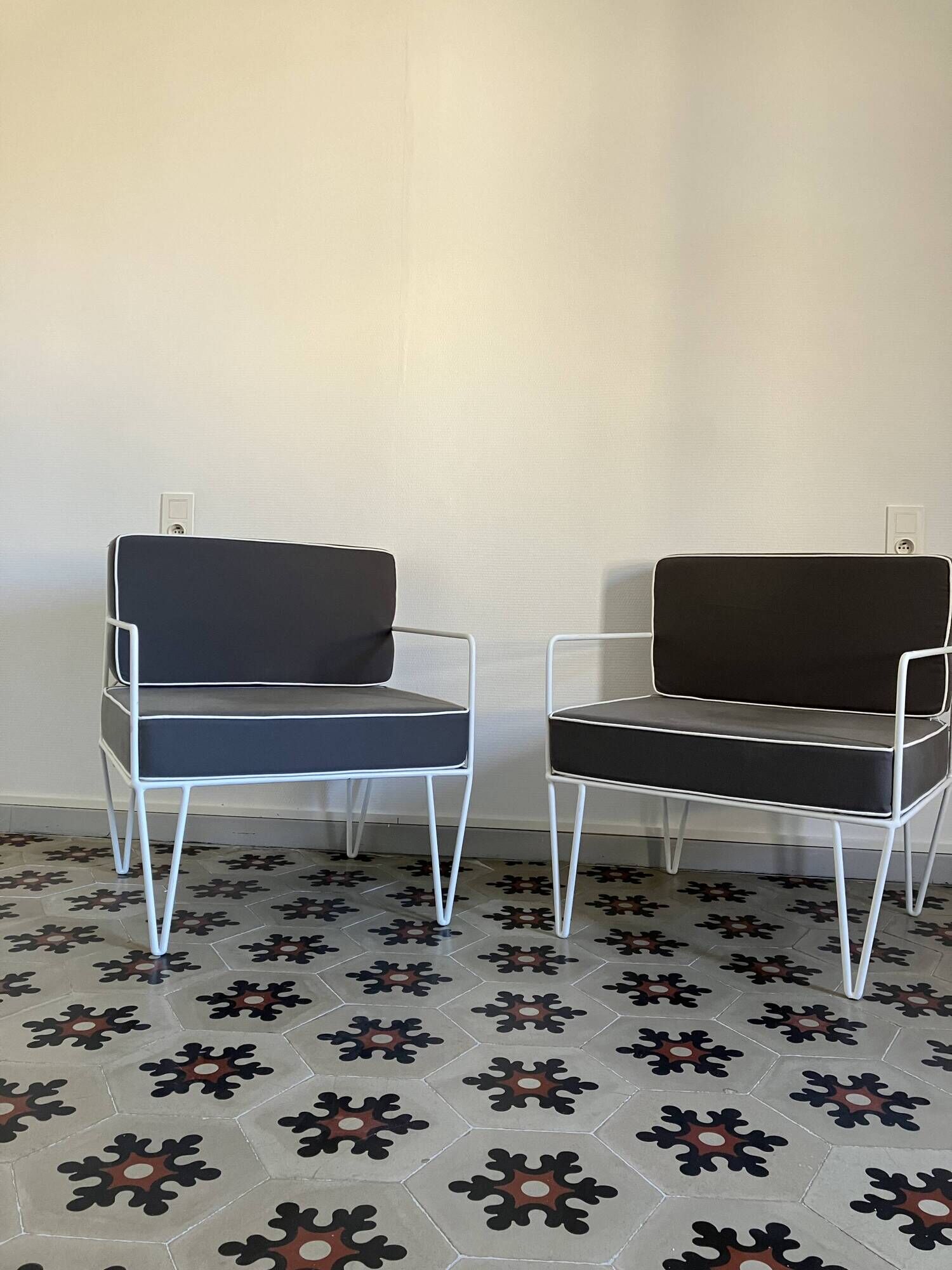 Vintage white metal Croisette style armchairs with hairpin legs in superb condition