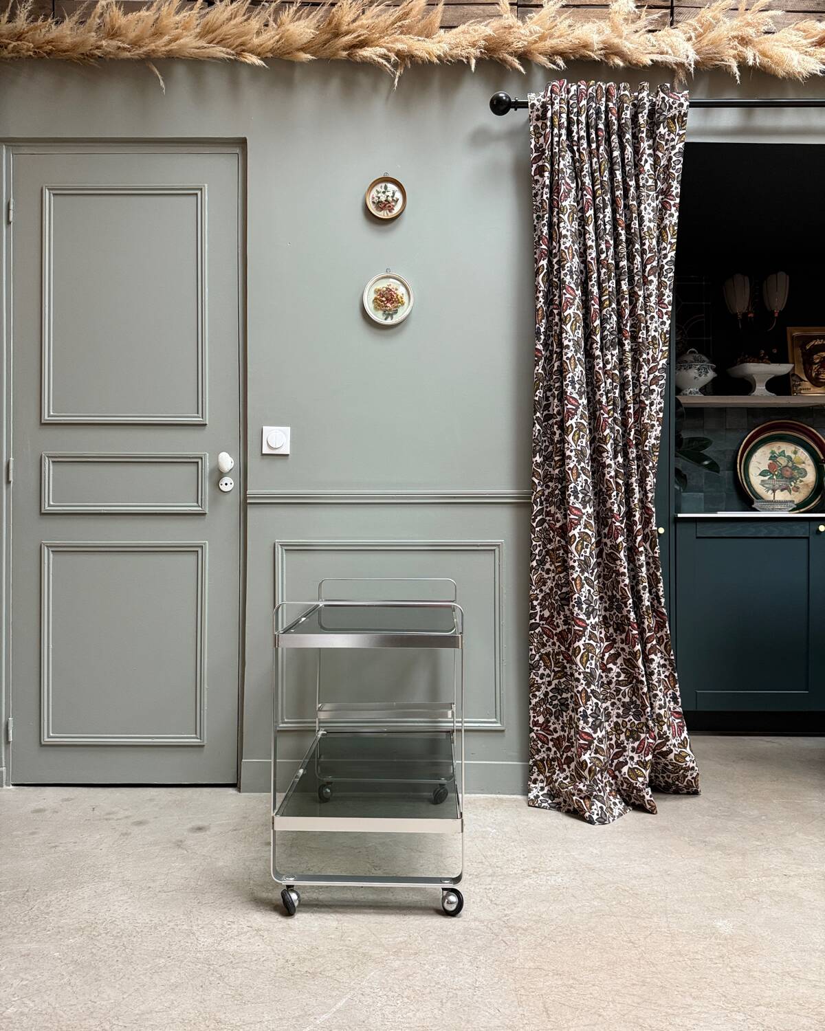 Vintage 70s serving cart in chromed metal and smoked glass