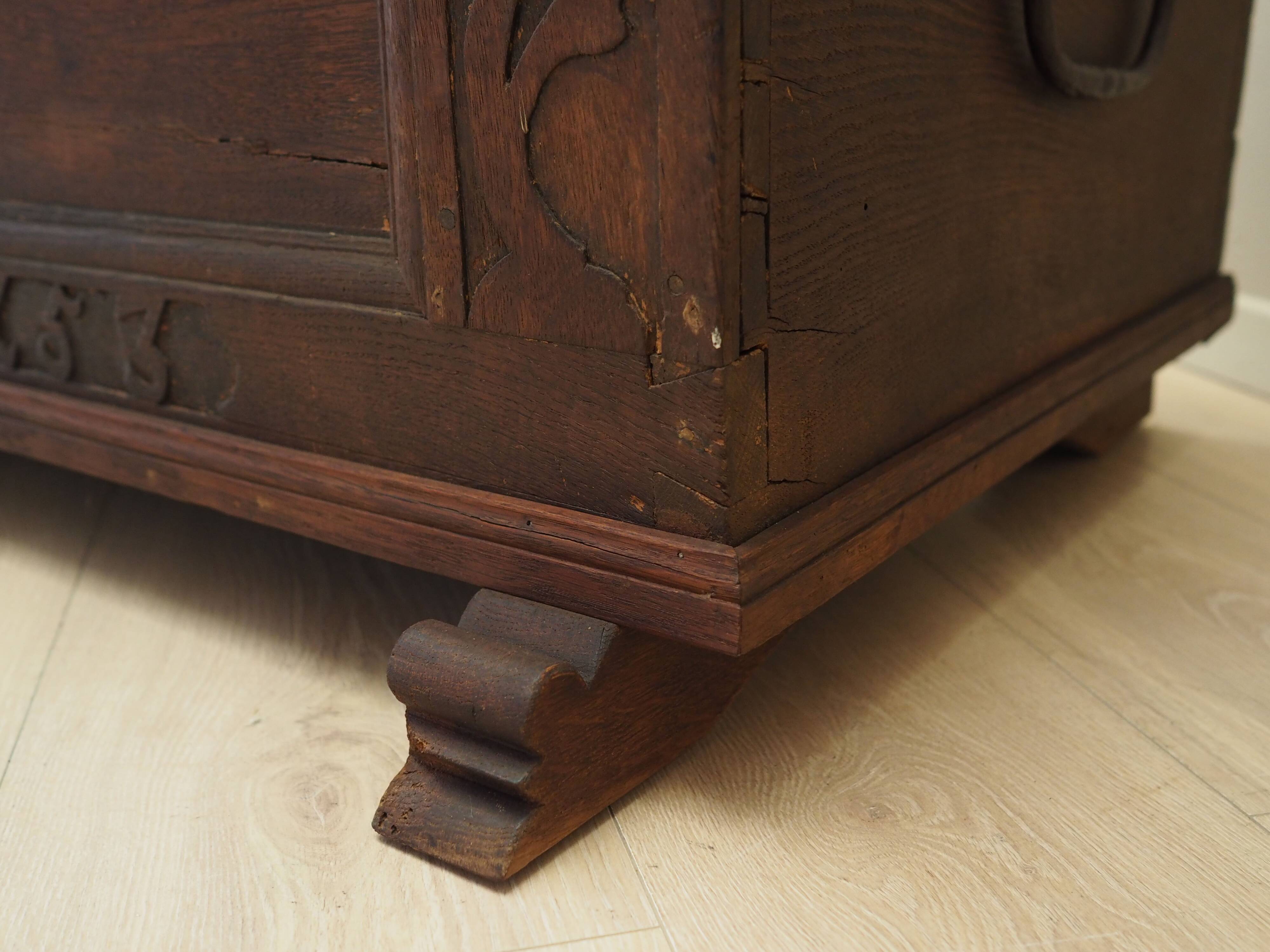 Oak chest, Scandinavian design, 18th century