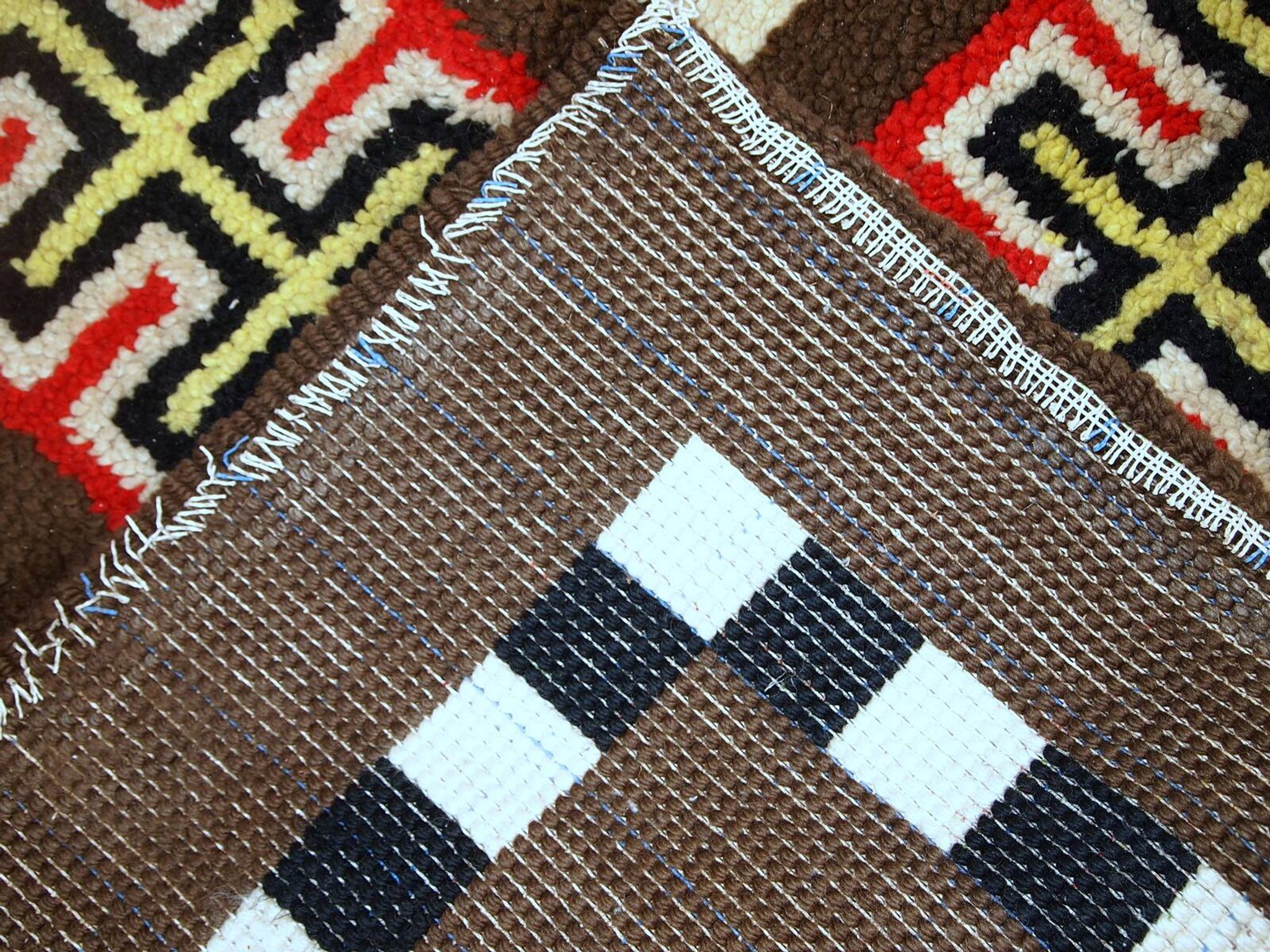 Tapis Moderne Vintage Français, Années 1960, Élégance et Design Unique