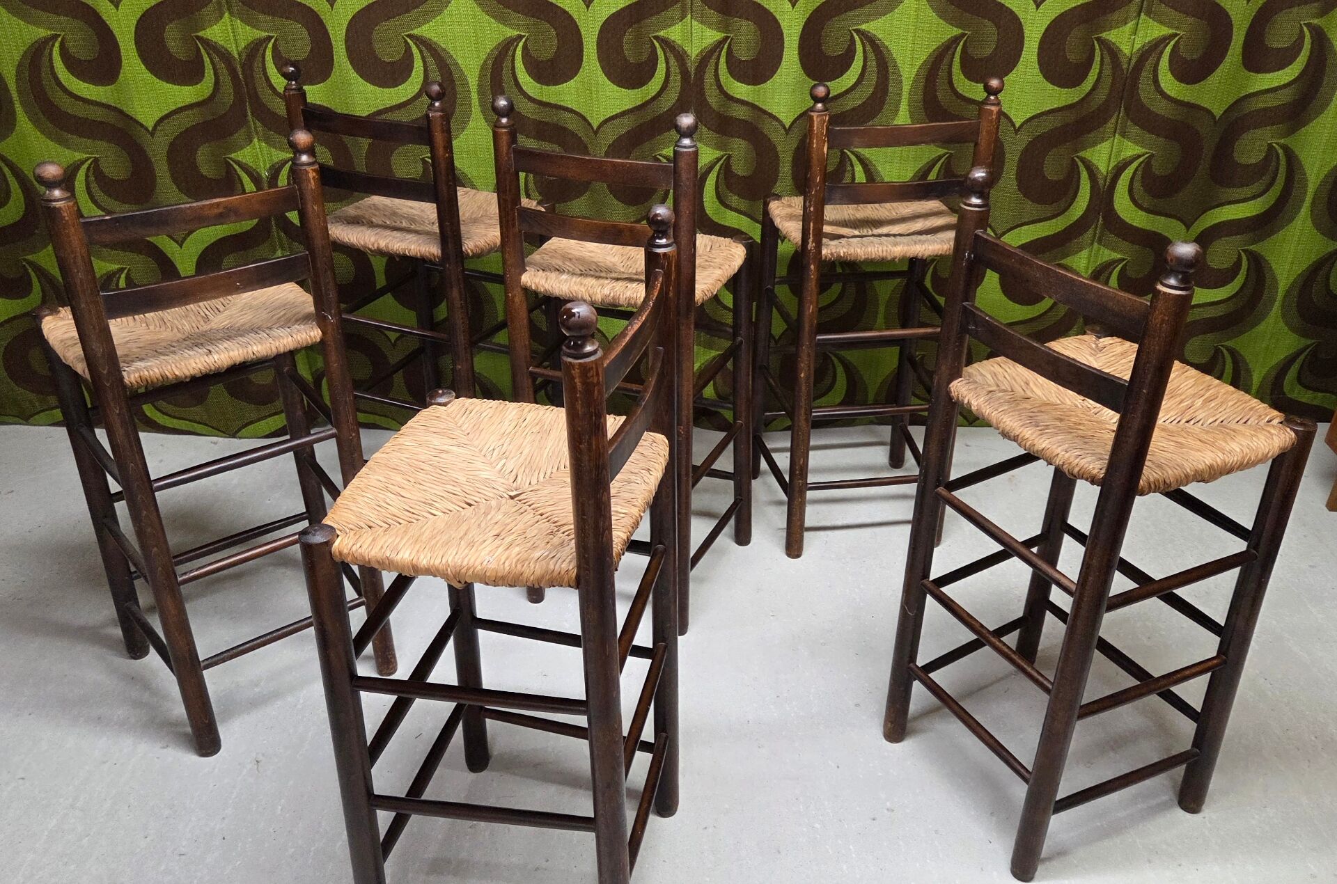 Lot of 6 stools with woven straw seats, chalet style 1970.