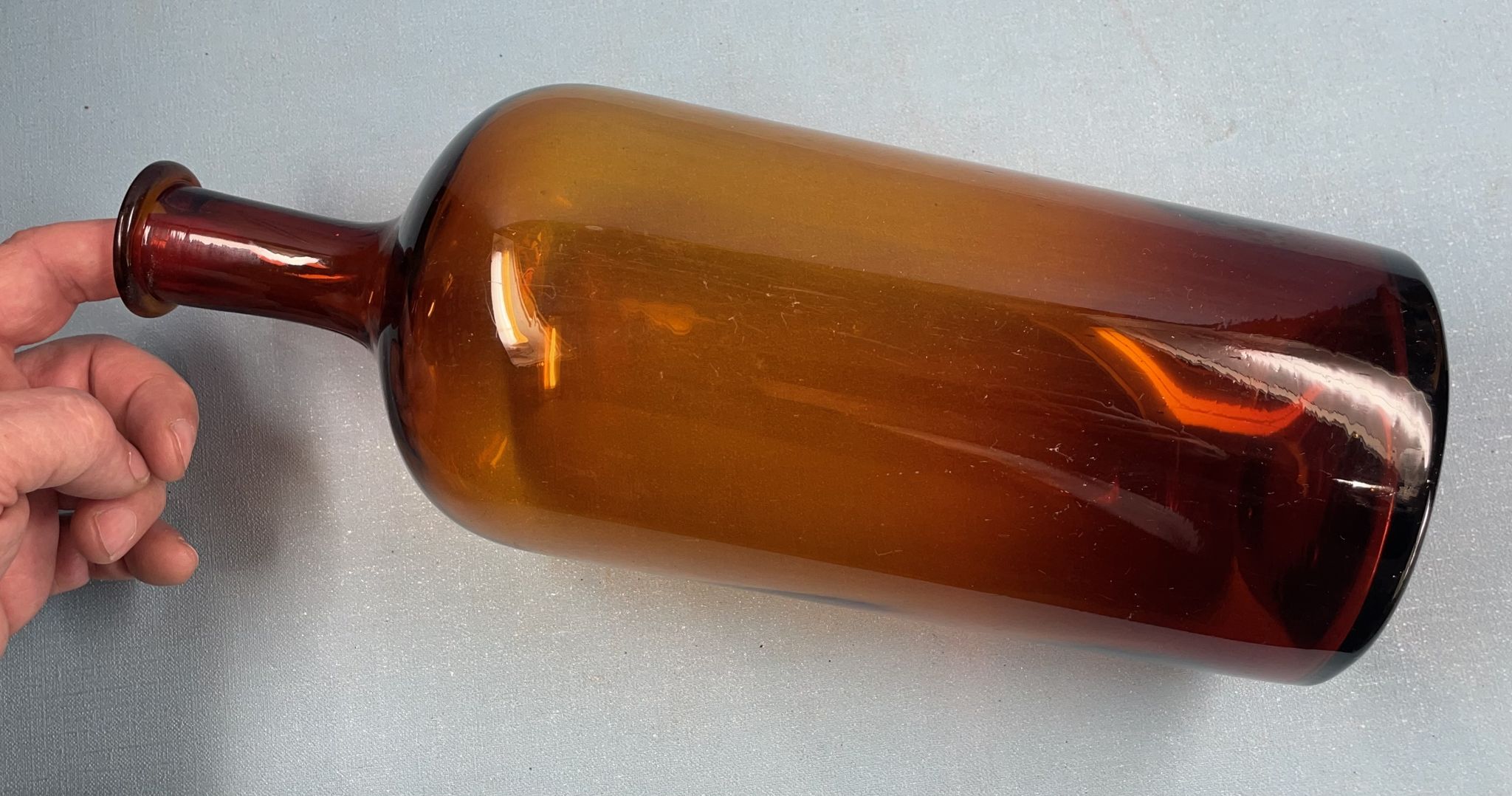 Pharmacy bottle in tinted glass