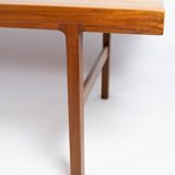 Coffee table in teak with extension plate of Danish design from the 1960s. The table is in great vin