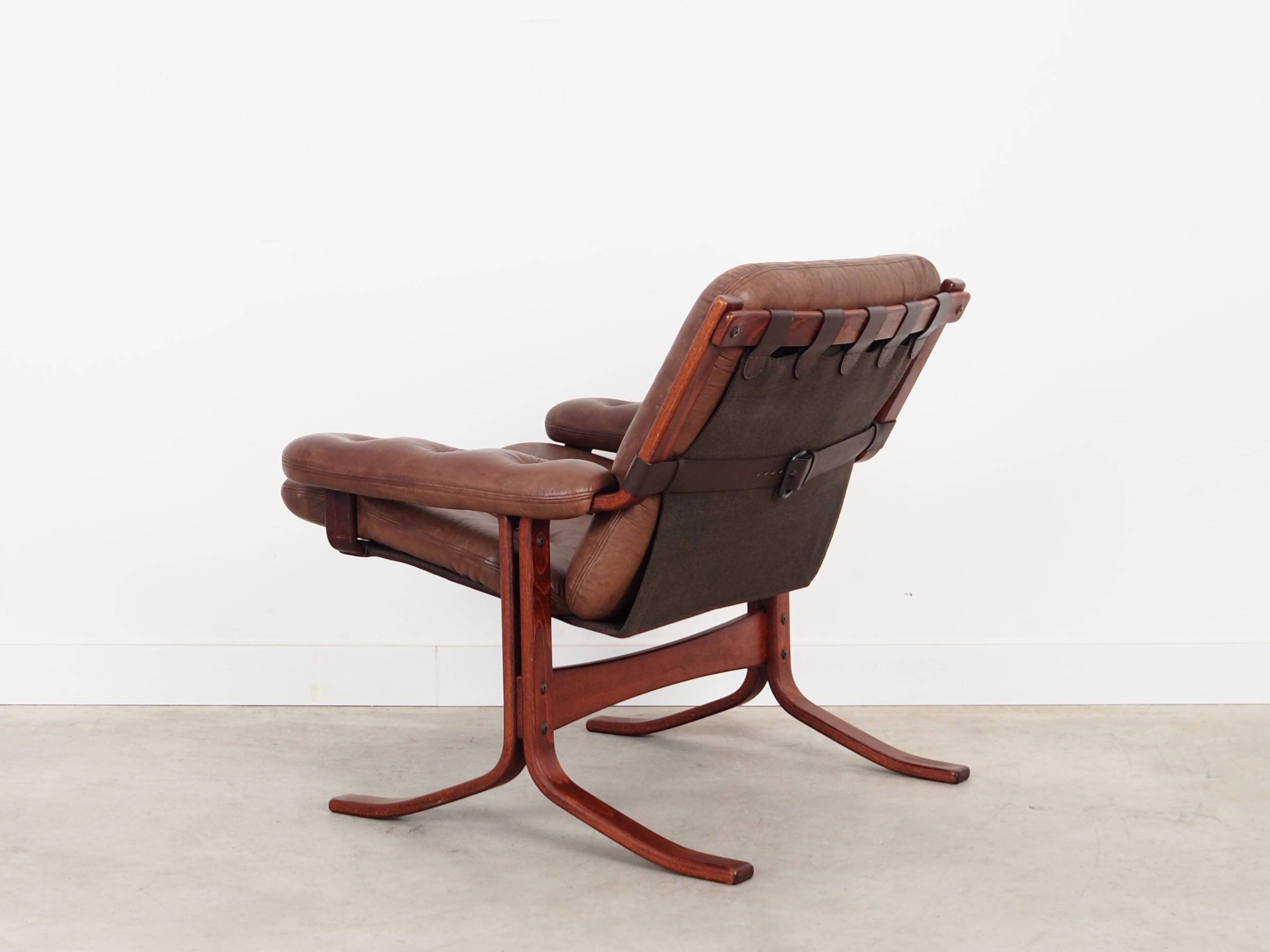 Fauteuil en cuir, design norvégien, années 1970, production : Norvège