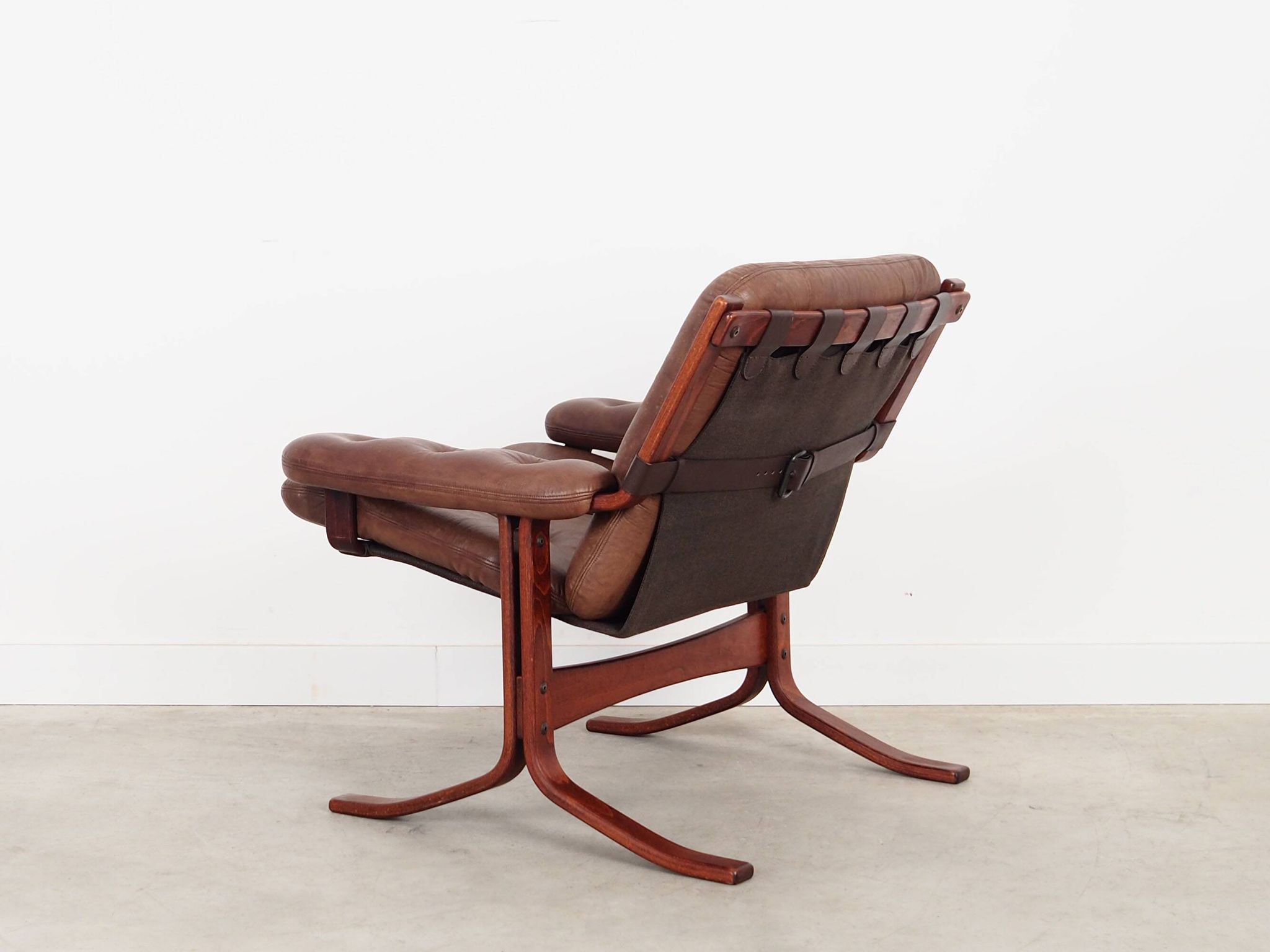 Fauteuil en cuir, design norvégien, années 1970, production : Norvège