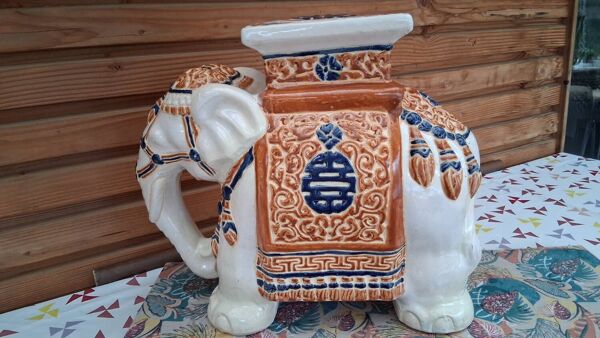 Grand éléphant en céramique