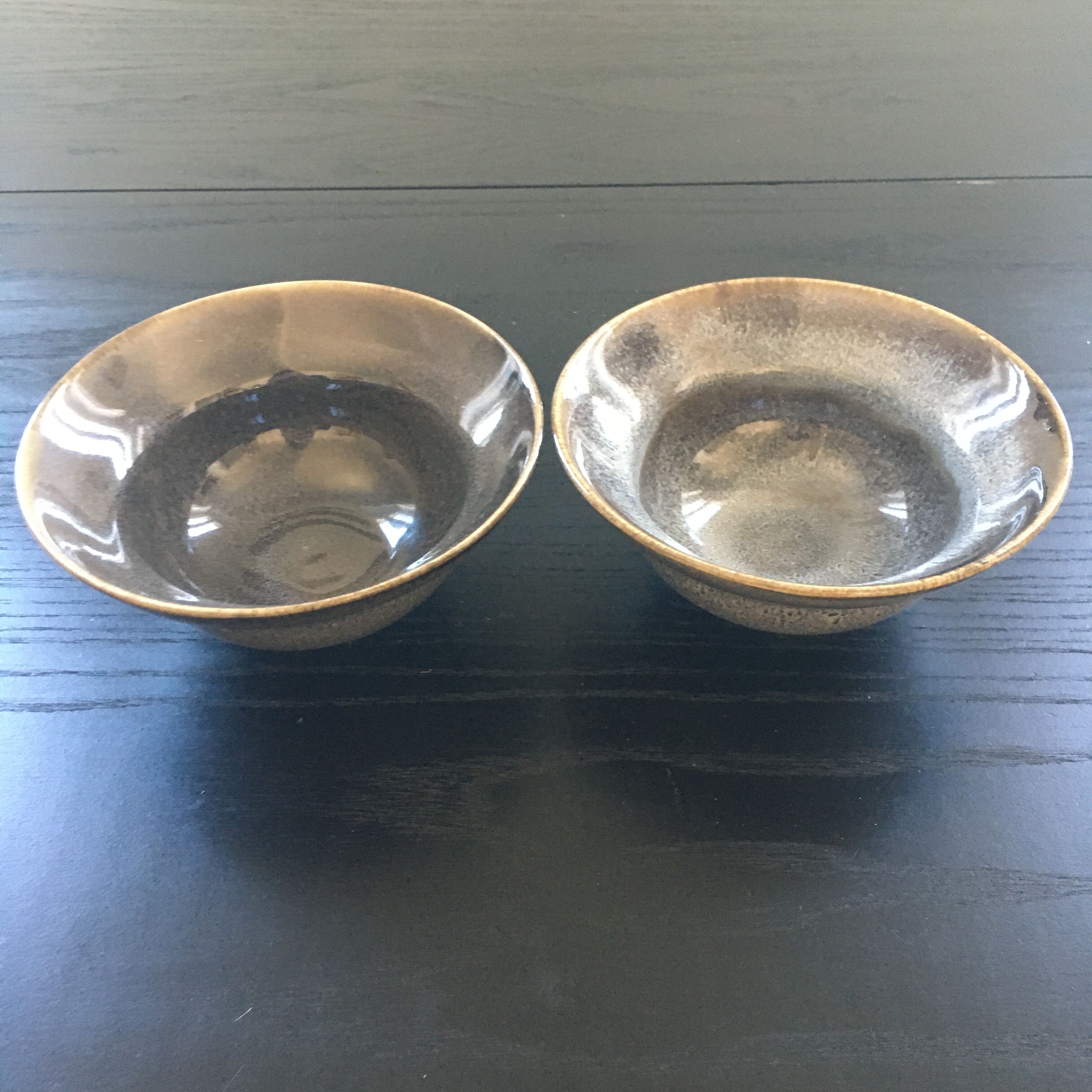 Lot 2 glazed stoneware cups