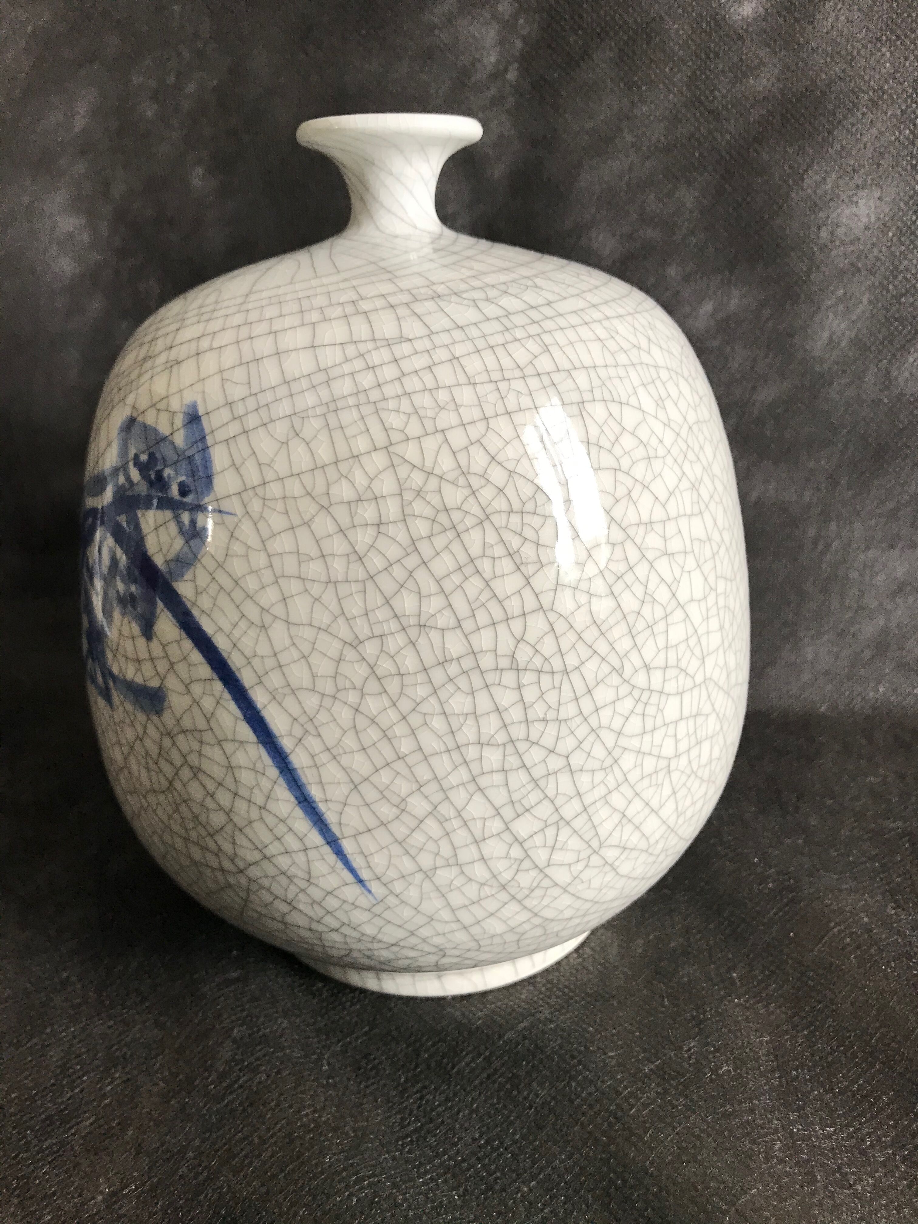 Vase ball with flattened pinched collar