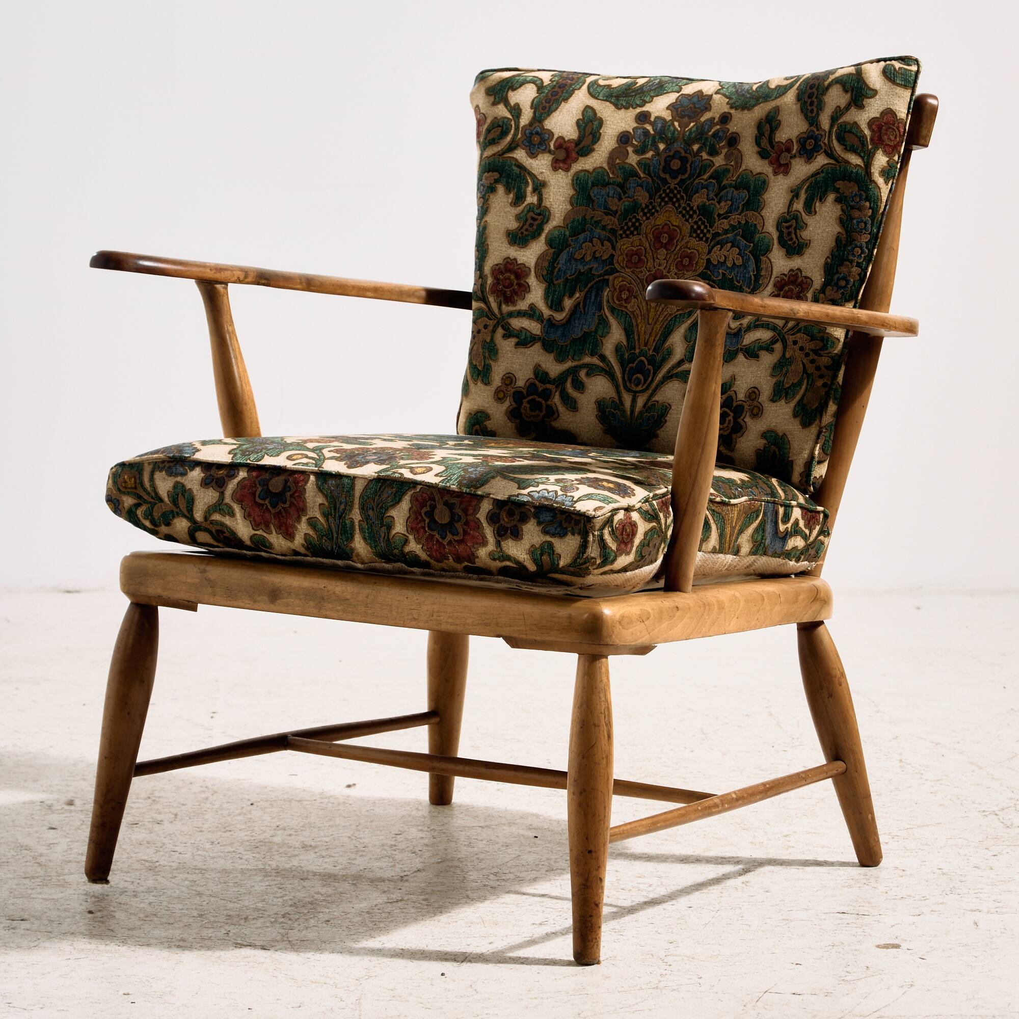 Fauteuil en noyer par Anna-Lülja Praun
