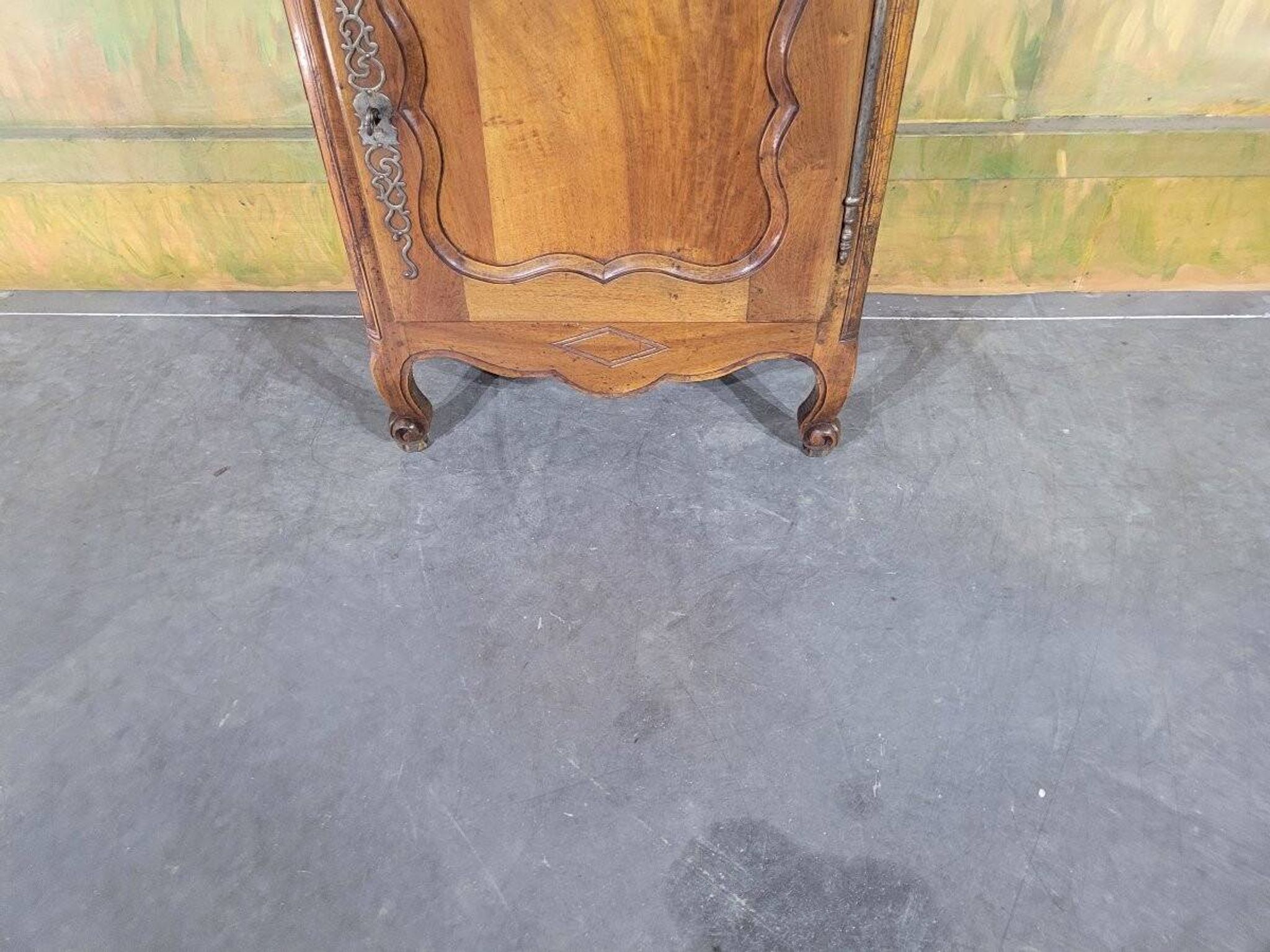 Walnut confiturer from the 19th century.