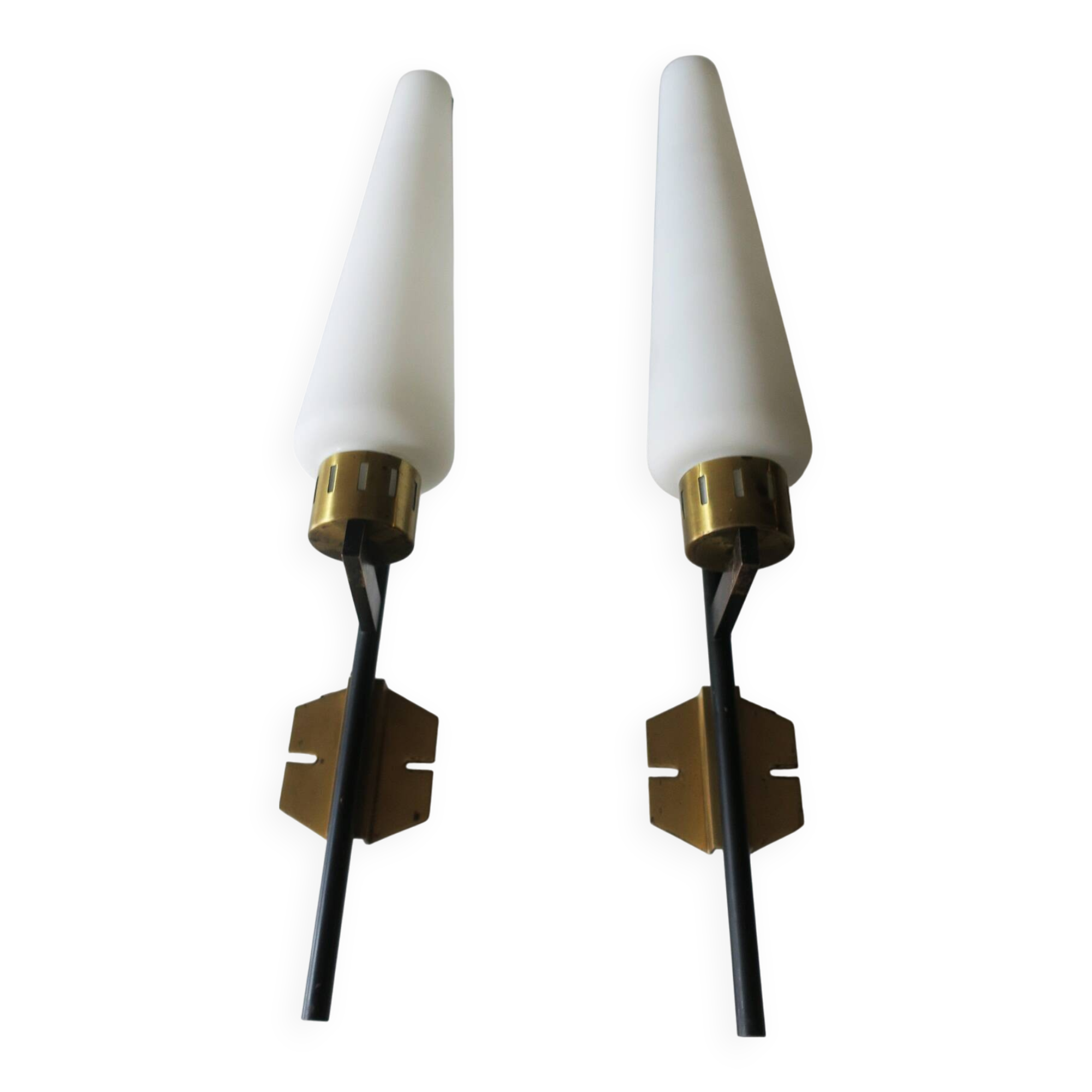 Pair of brass and opaline glass wall lights, Stilnovo period, Italy 1940-50