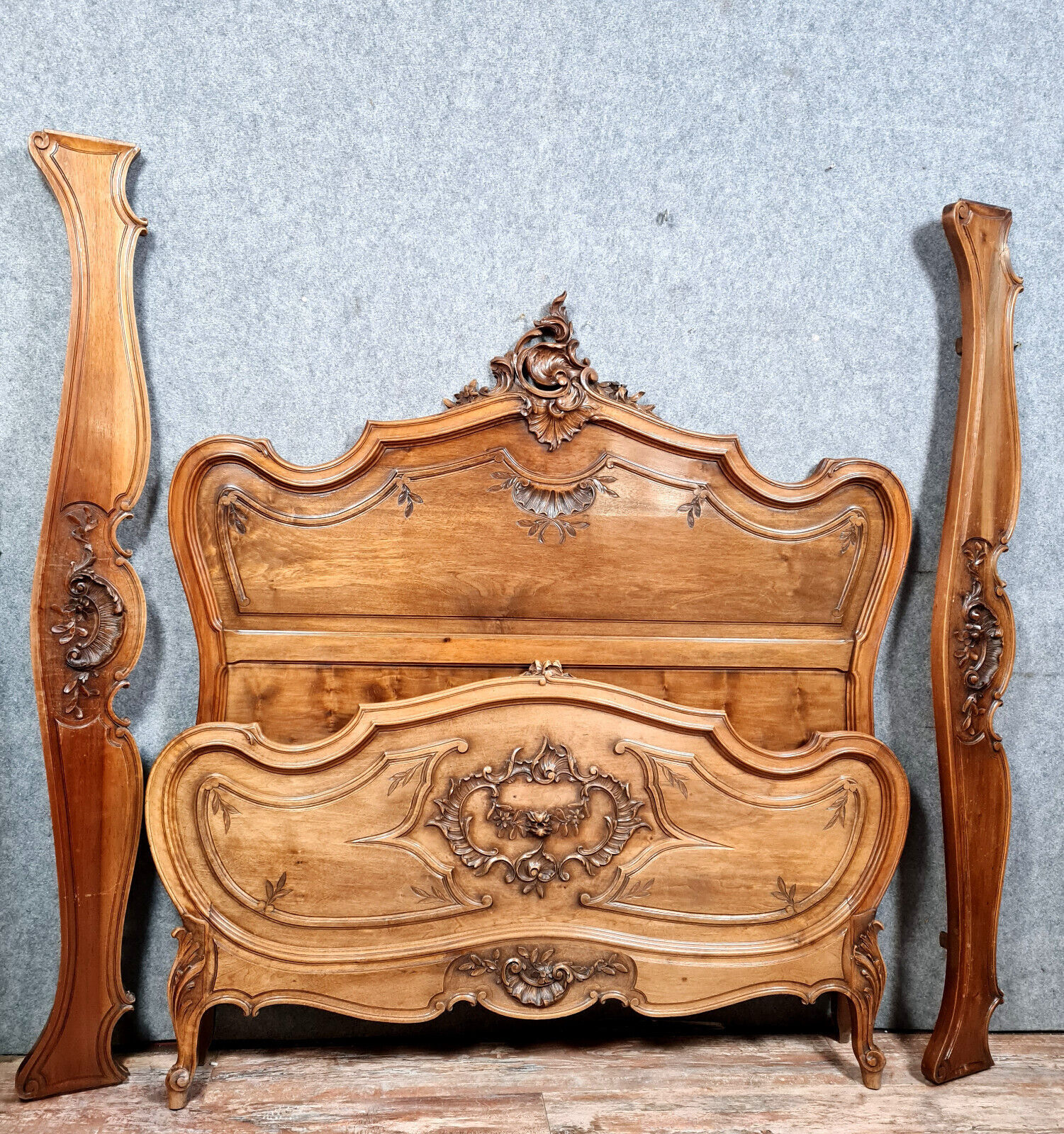 Centre bed Louis XV Baroque curved walnut circa 1850
