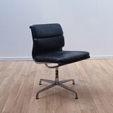 Soft Pad Armchair EA205, Charles & Ray Eames, Vitra