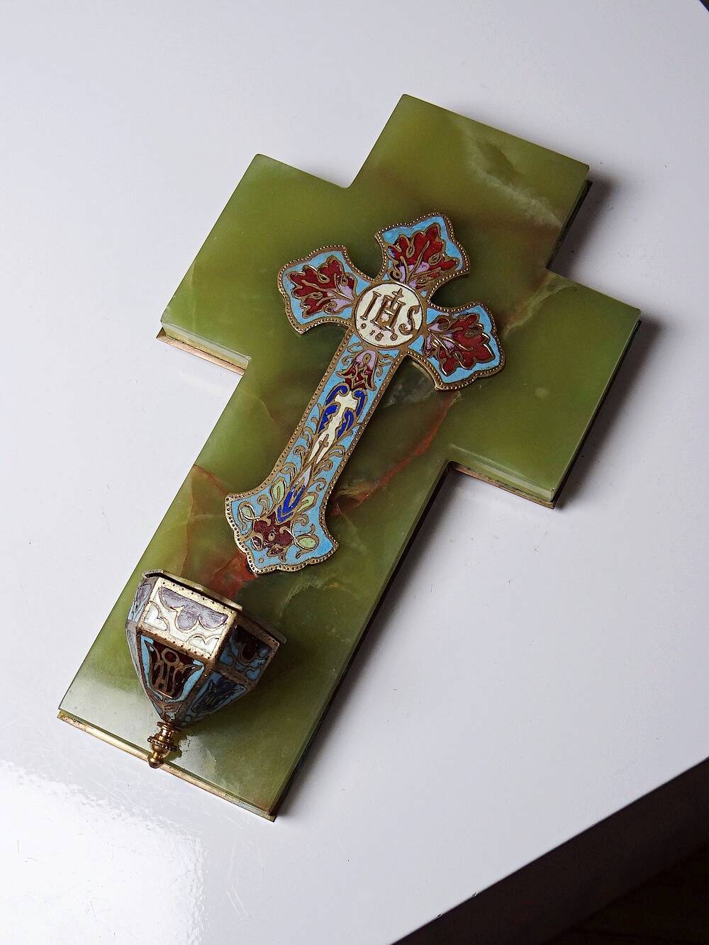 Vintage wall-mounted holy water font in onyx and cloisonné enamel, Italy, 1960s-1970s.