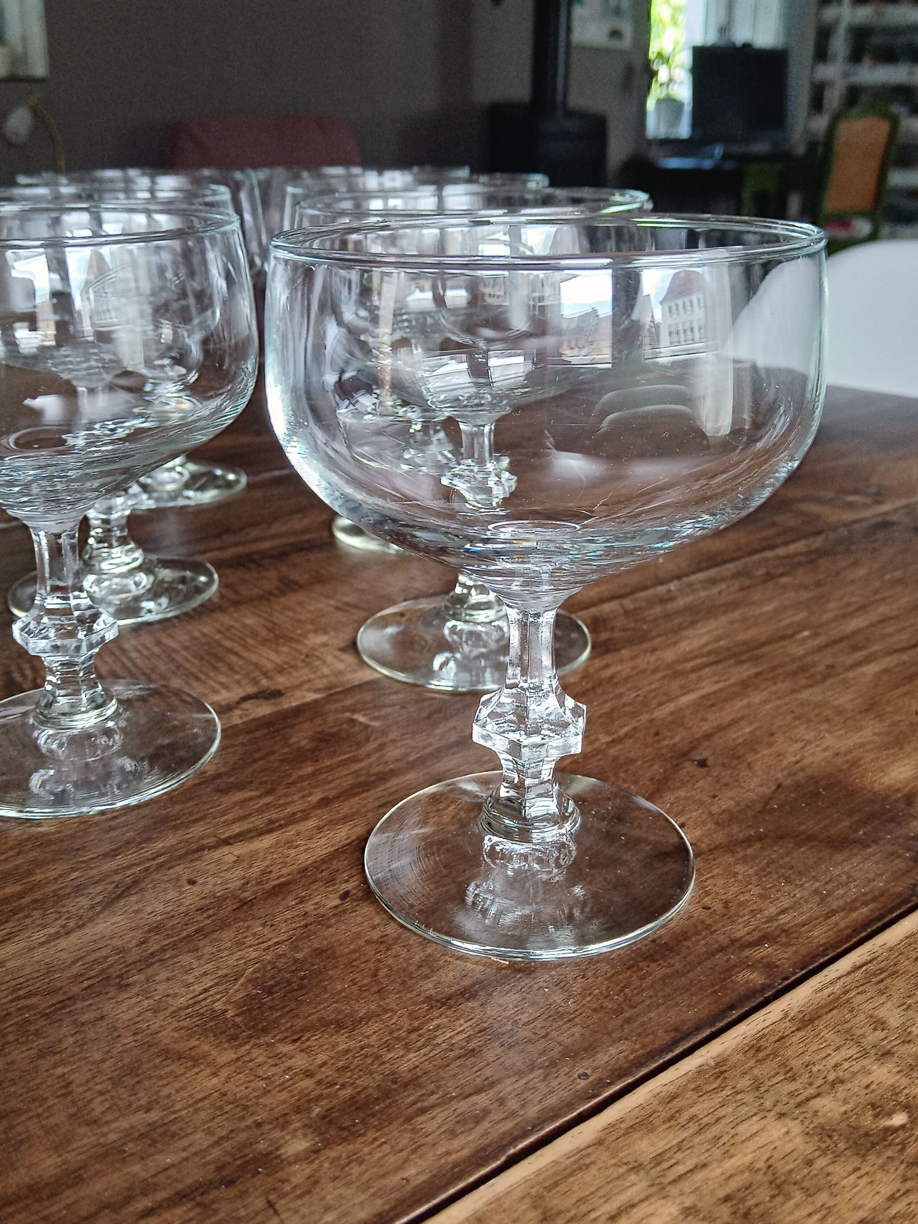 Lot de 10 coupes à champagne vintage en verre pied ciselé