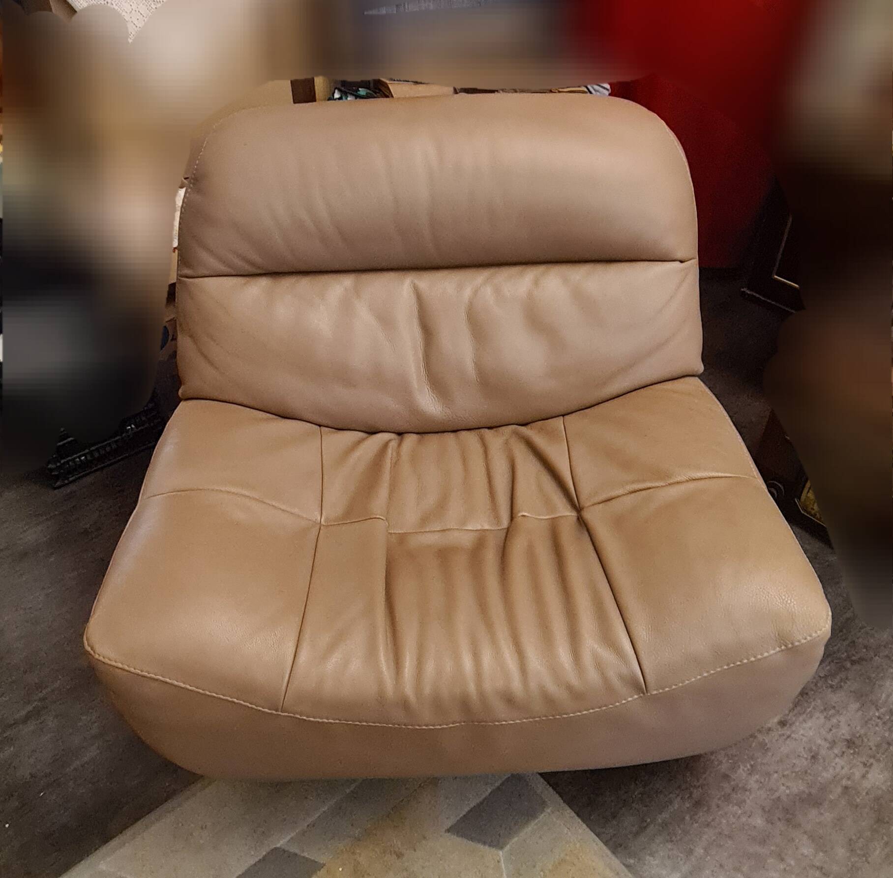 Individual leather armchair