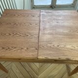 Extendable dining table in solid oak