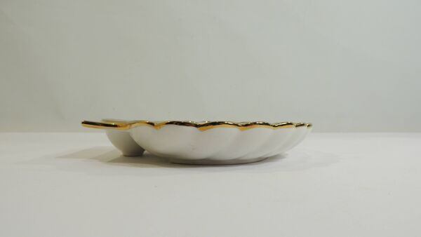 Coupelle, vide-poche coquille en porcelaine blanche et dorée Queen’s Porcelain