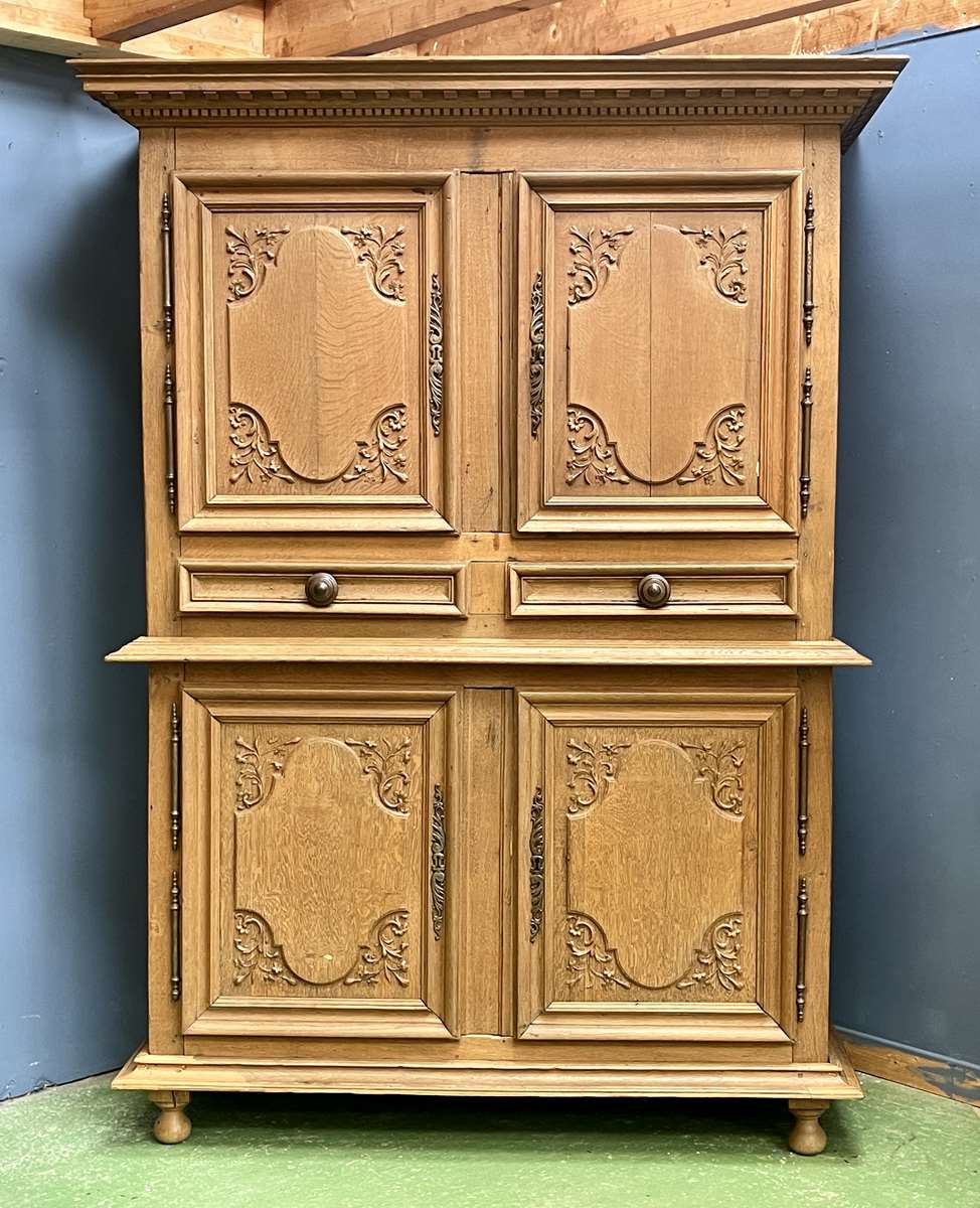 Sideboard 4 doors of the eighteenth in raw oak