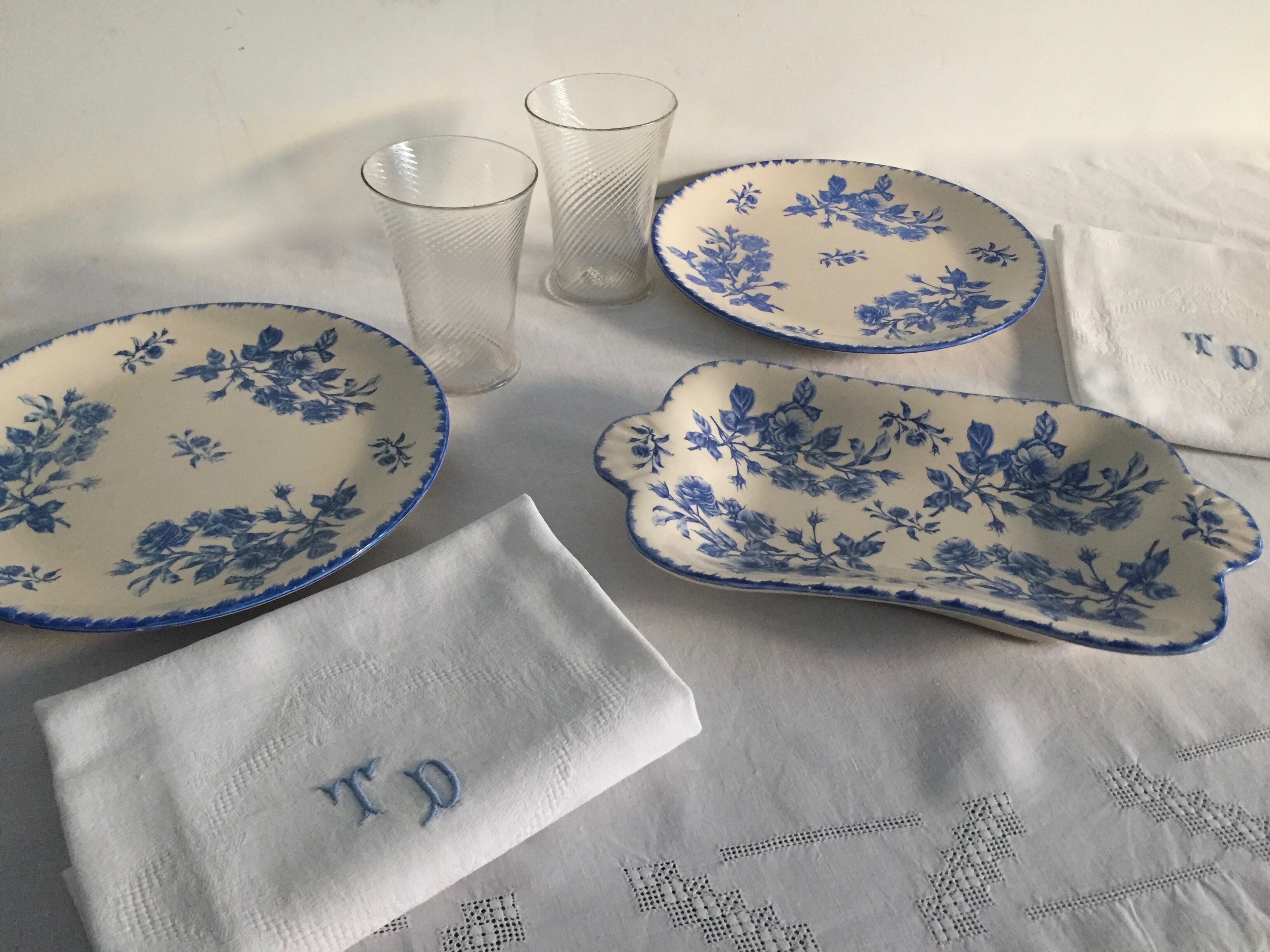 6 flat plates, blue décor