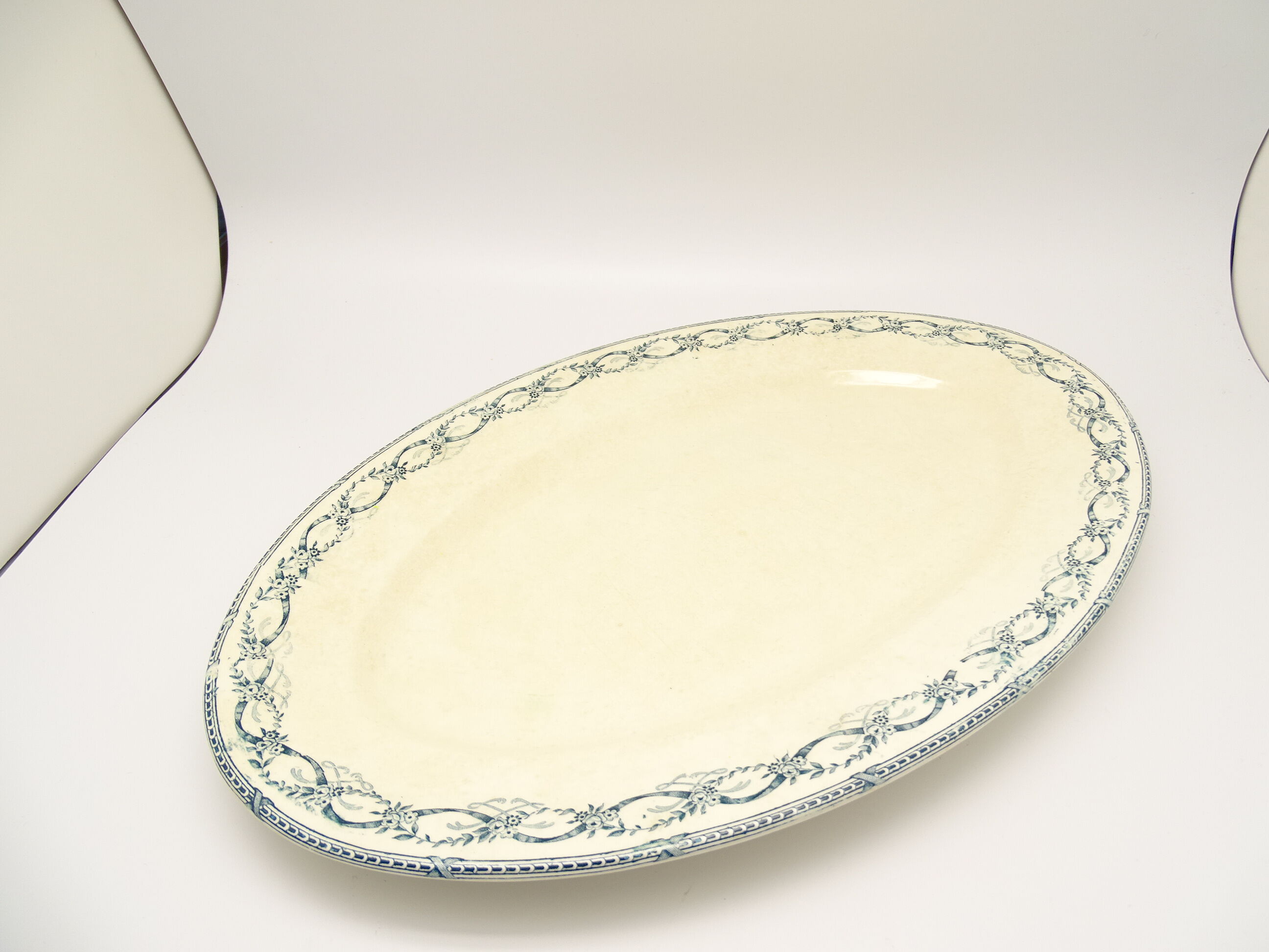 Large flat oval model Recamier