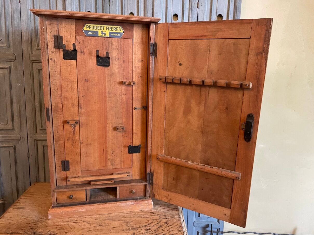 (Hang) wall cabinet tool cabinet Peugeot Fréres