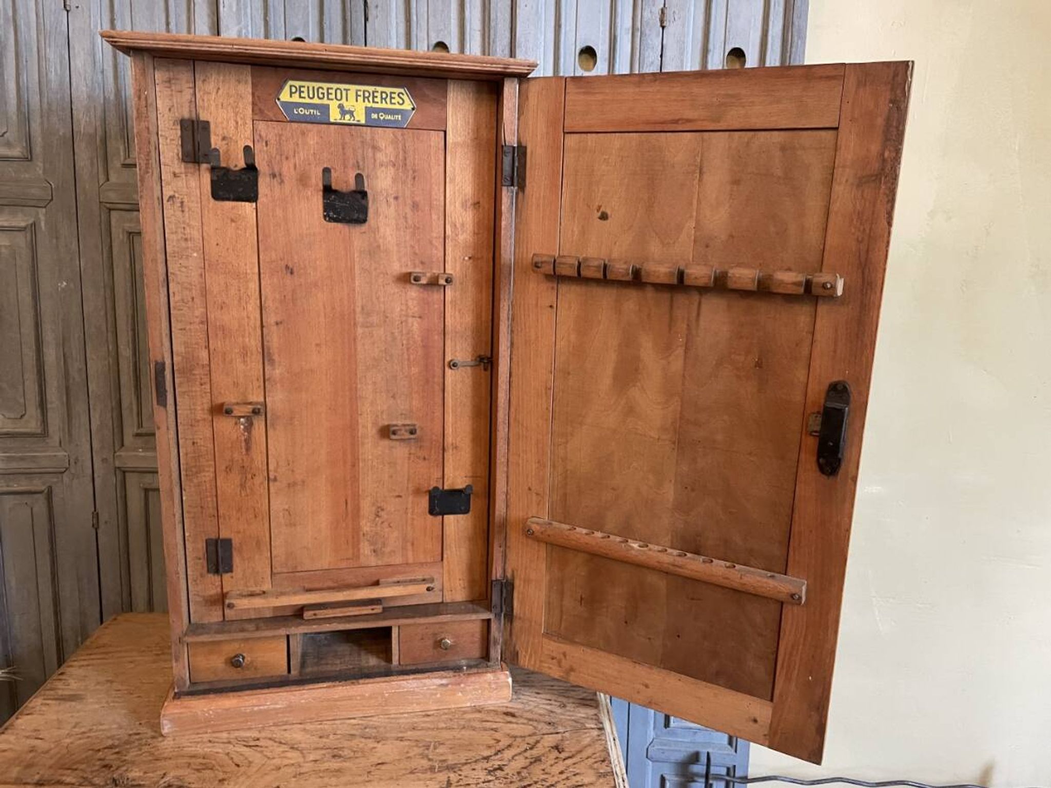 (Hang) wall cabinet tool cabinet Peugeot Fréres