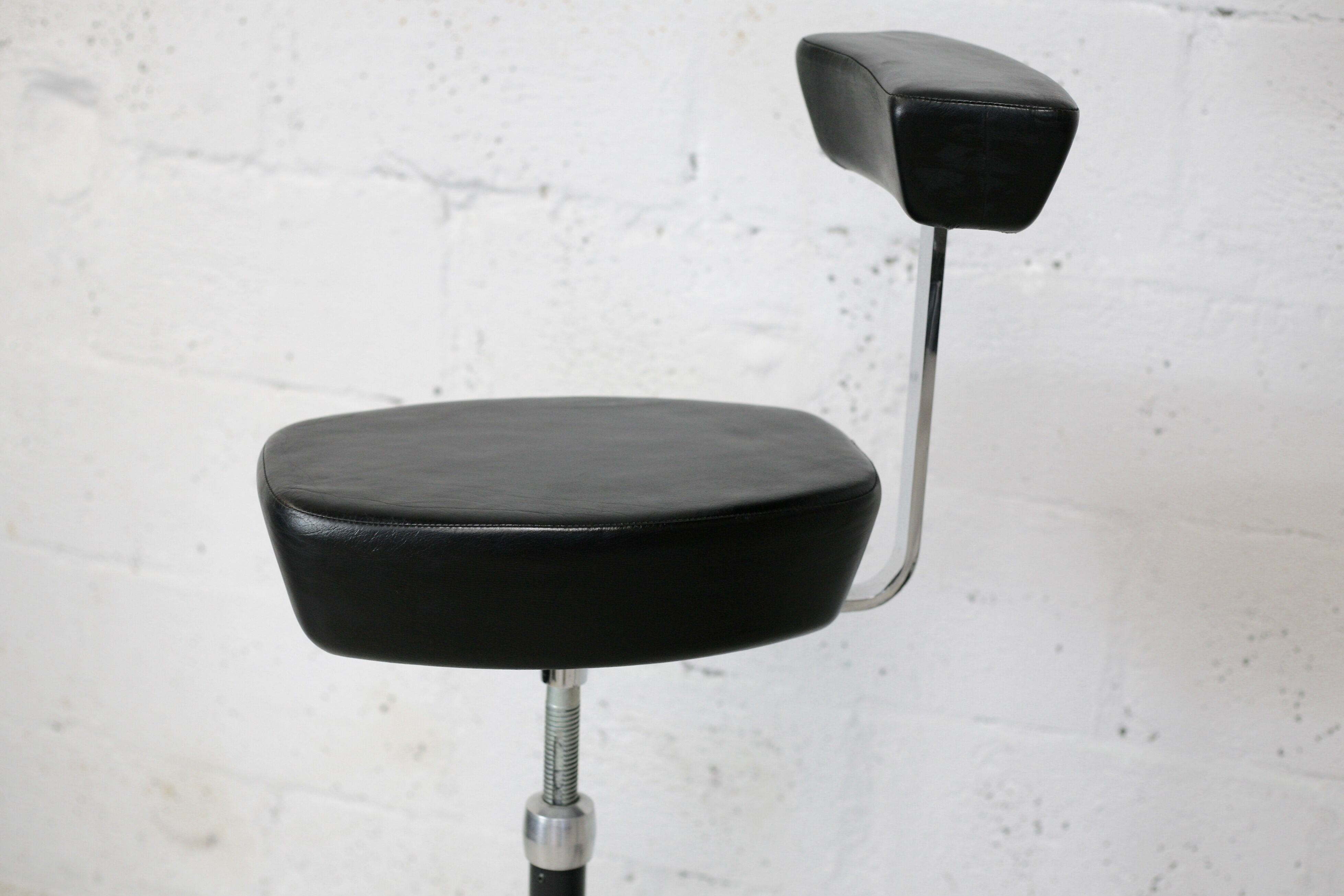 Pair of high stools by Georges Nelson, Vitra, 2001