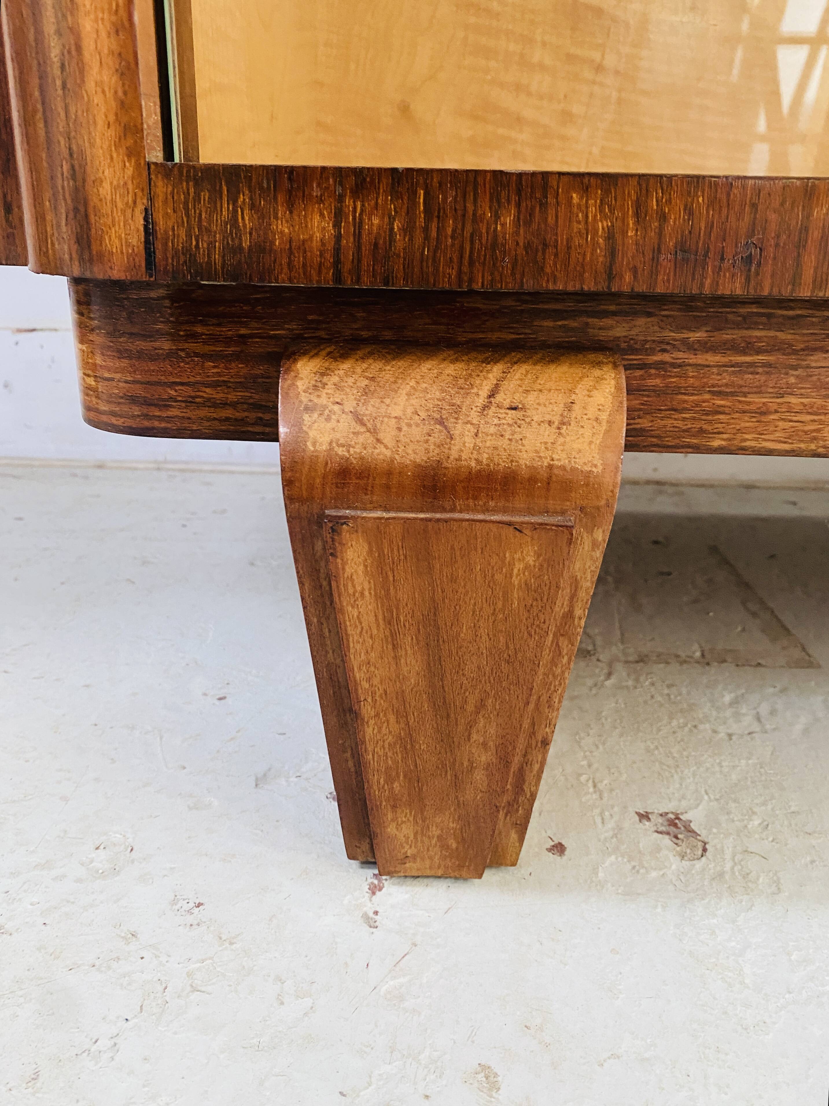 Art Deco display case in mahogany and veneer, 20th century