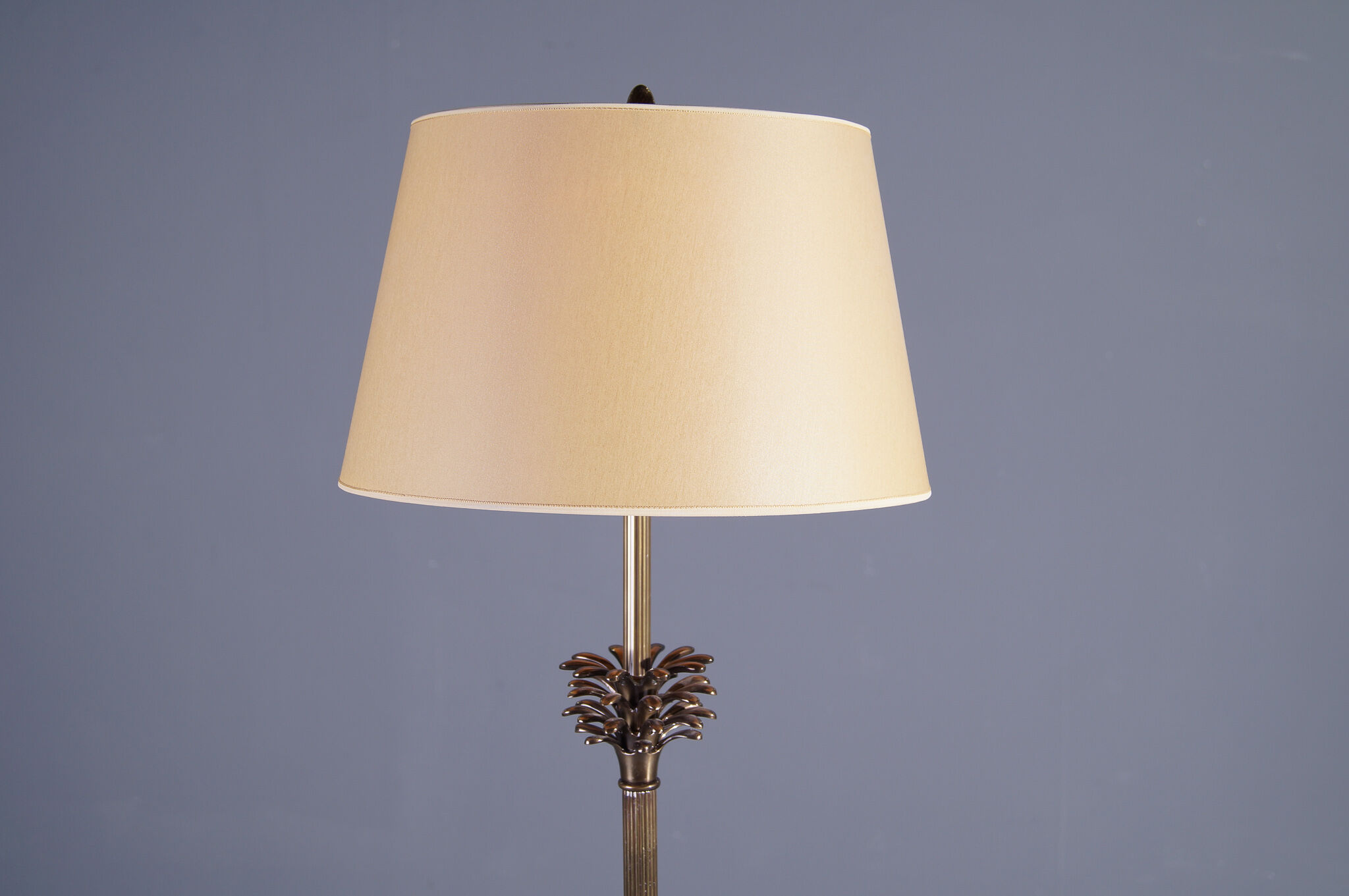 Lampadaire sur pieds en marbre