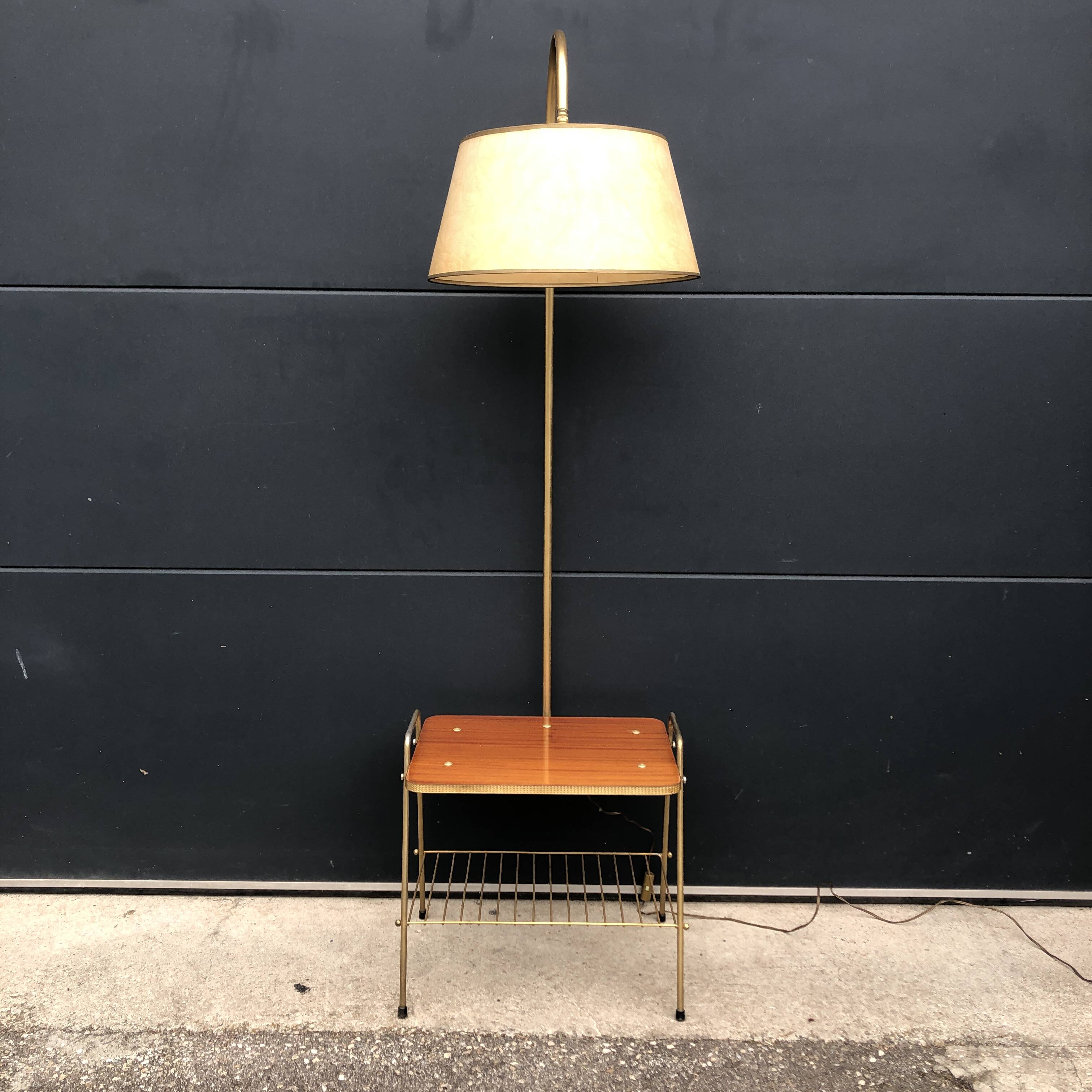 Magazine holder floor lamp