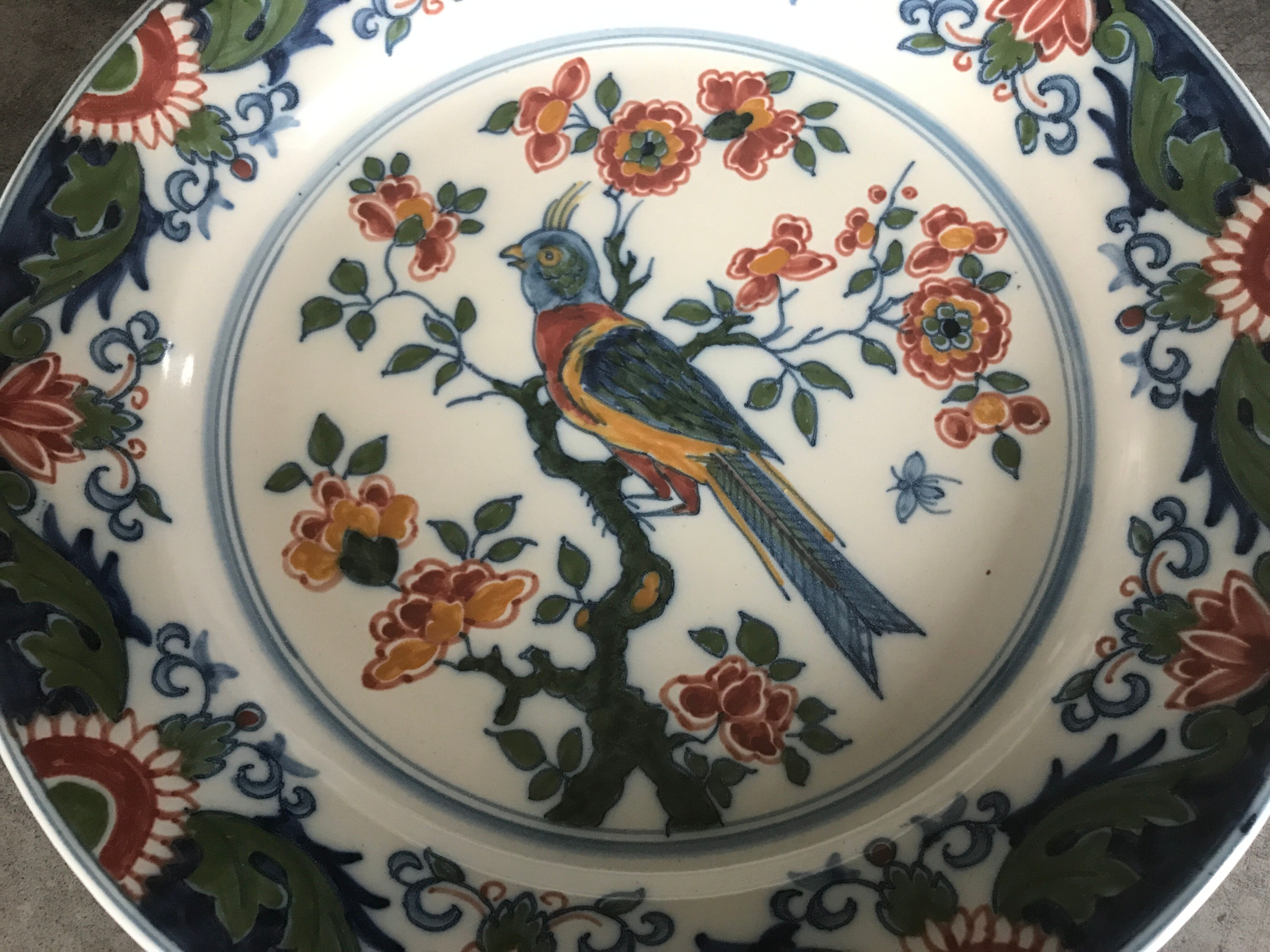 Wall plate in earthenware decorated with painting of flowers and bird 28 cm