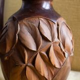 Vase en bois Art Deco sculpté