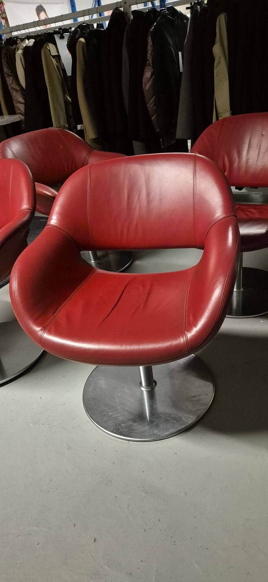 Lot de 4 fauteuils cuir rouge pivotants design contemporain