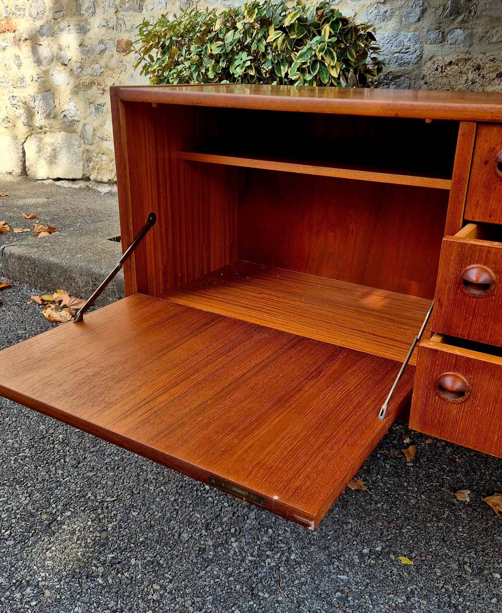 Enfilade scandinave en teck. 1950