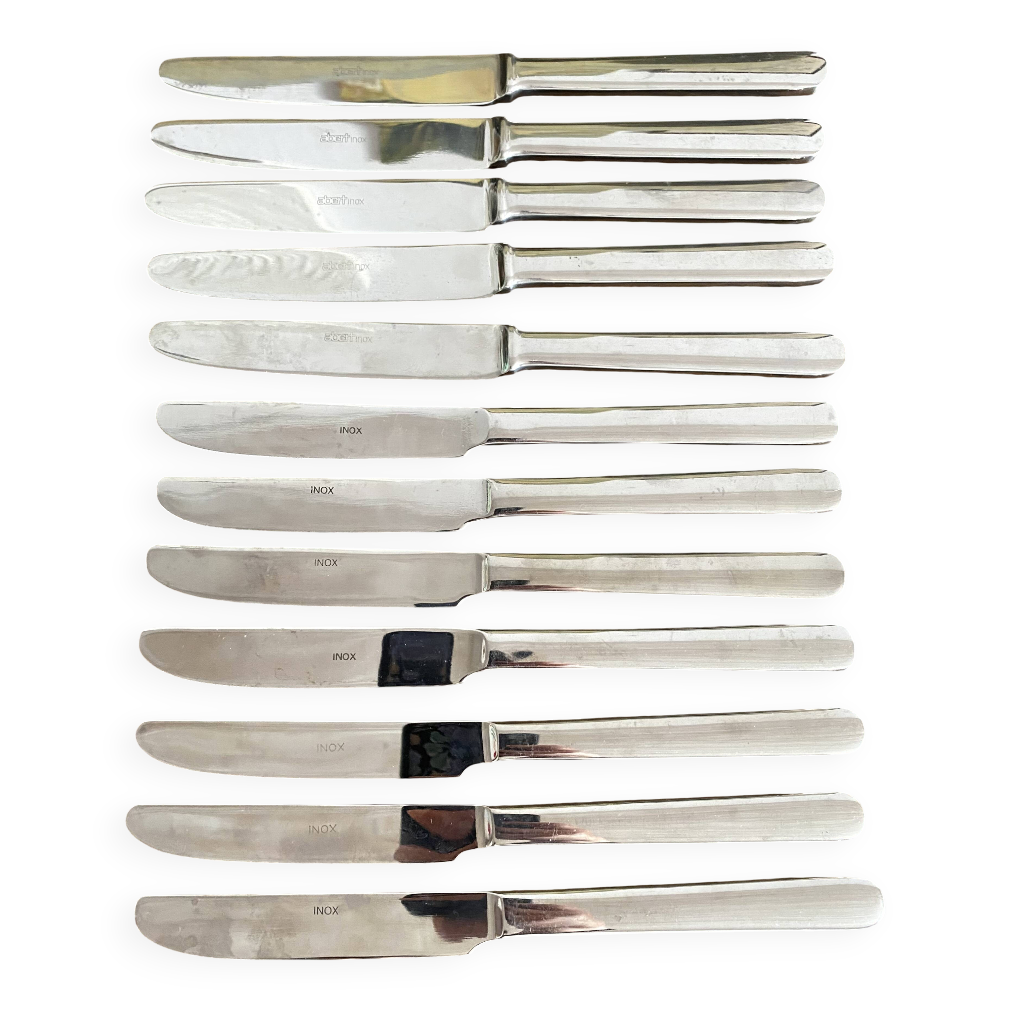 Couteaux vintage en inox dans boite