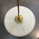Paire de suspensions en opaline blanche