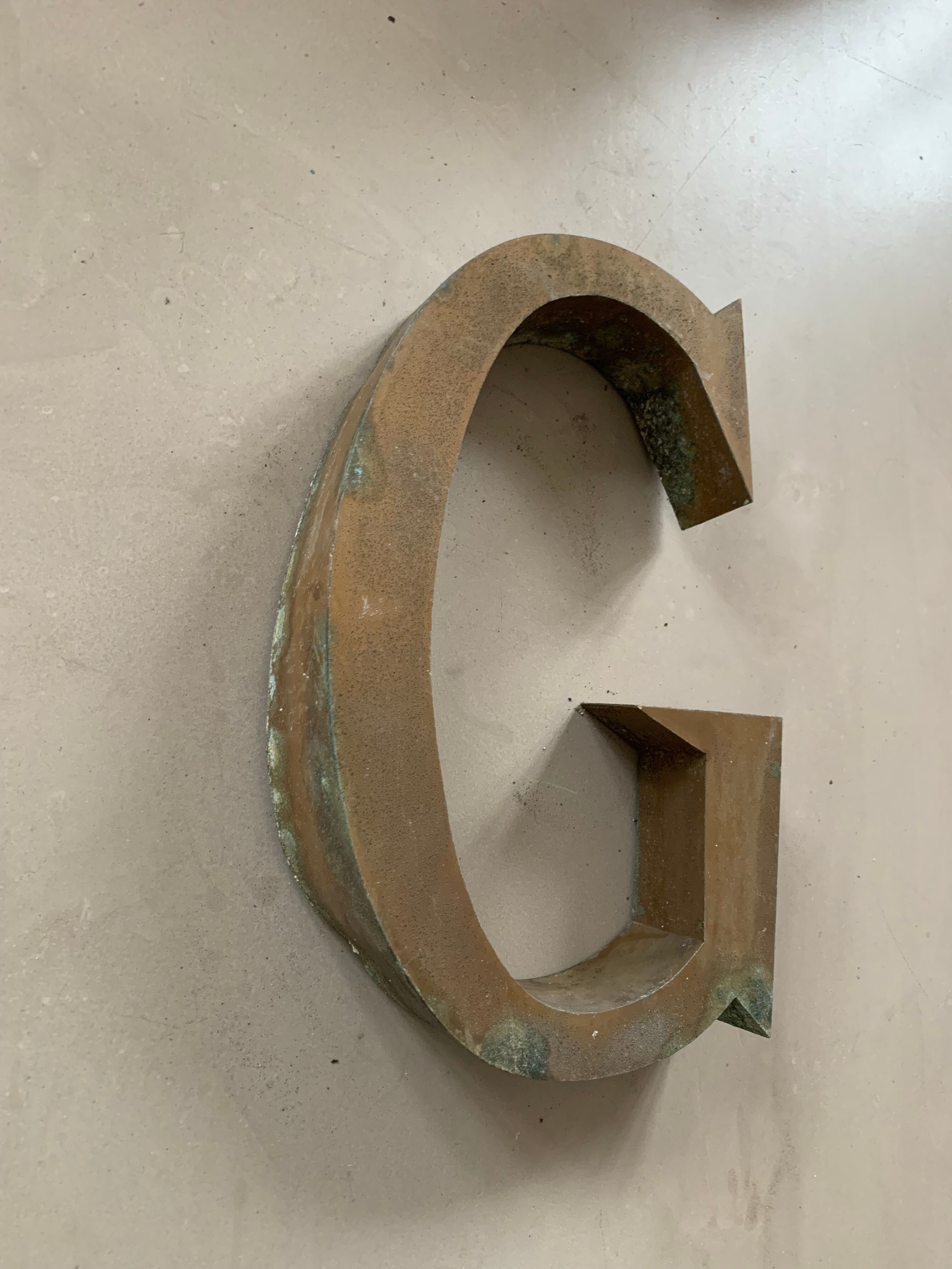 Old sign letter G