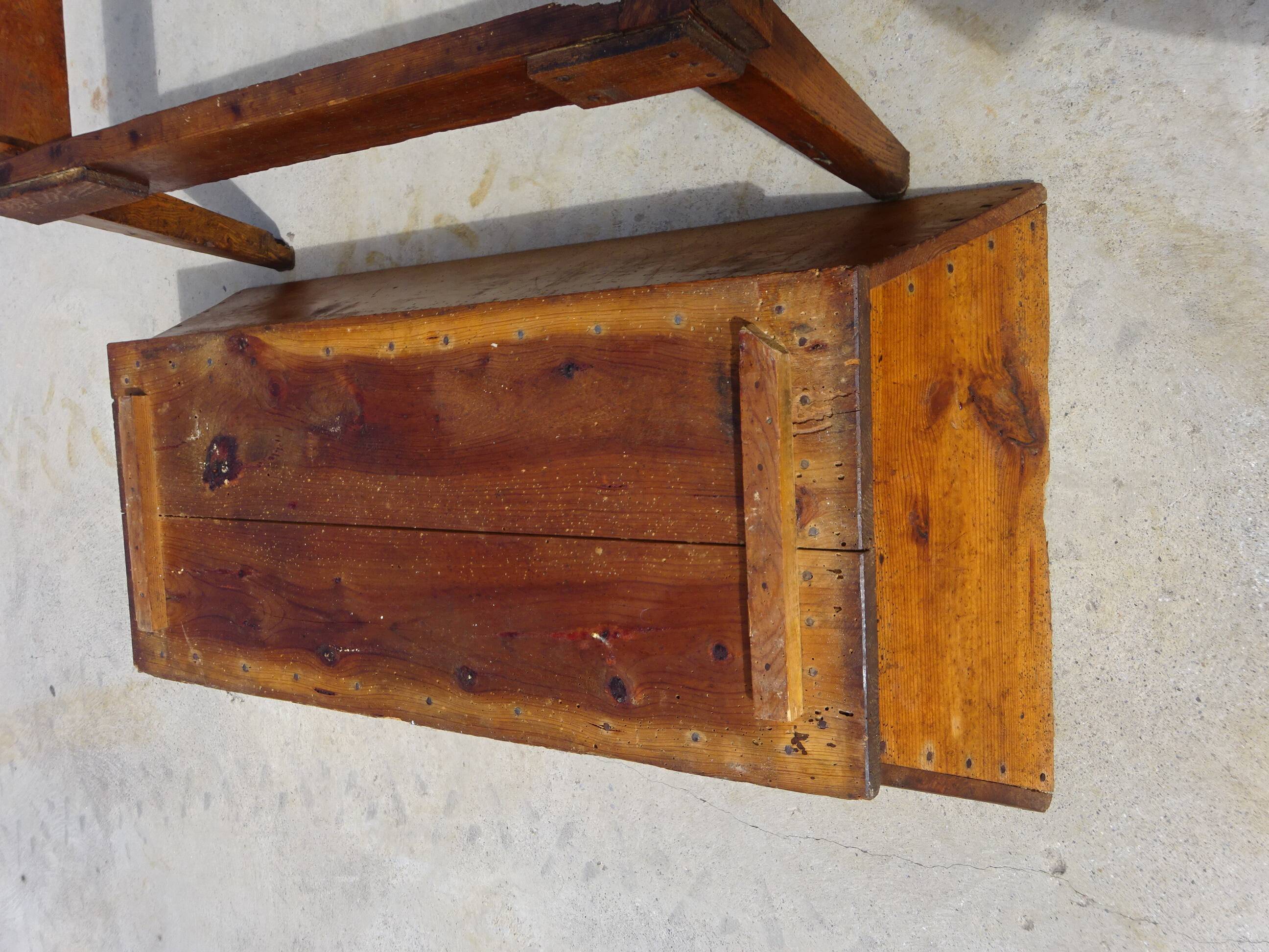 Rustic kneading trough in solid oak, removable lid and base.