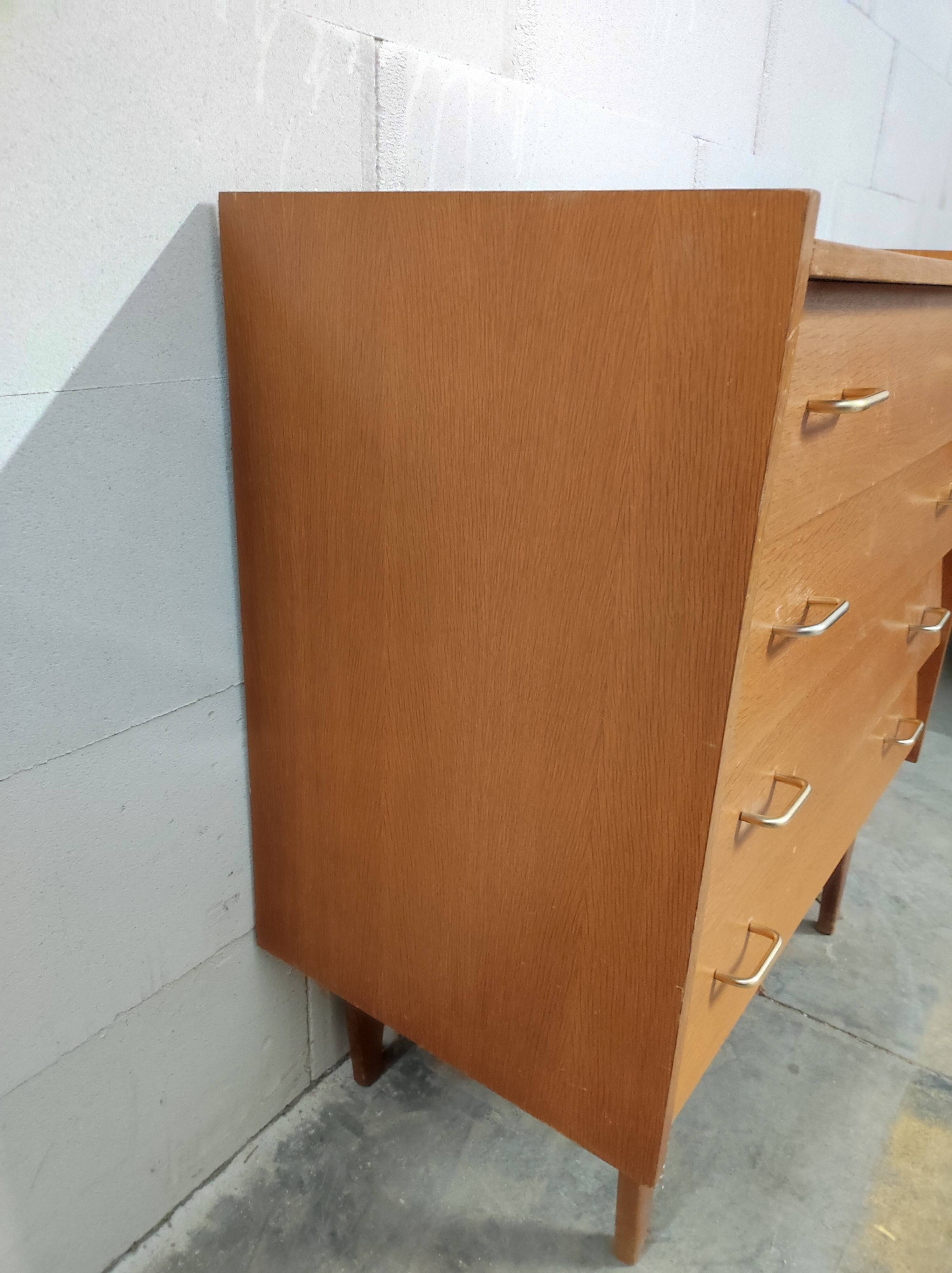 Commode vintage pieds fuseau
