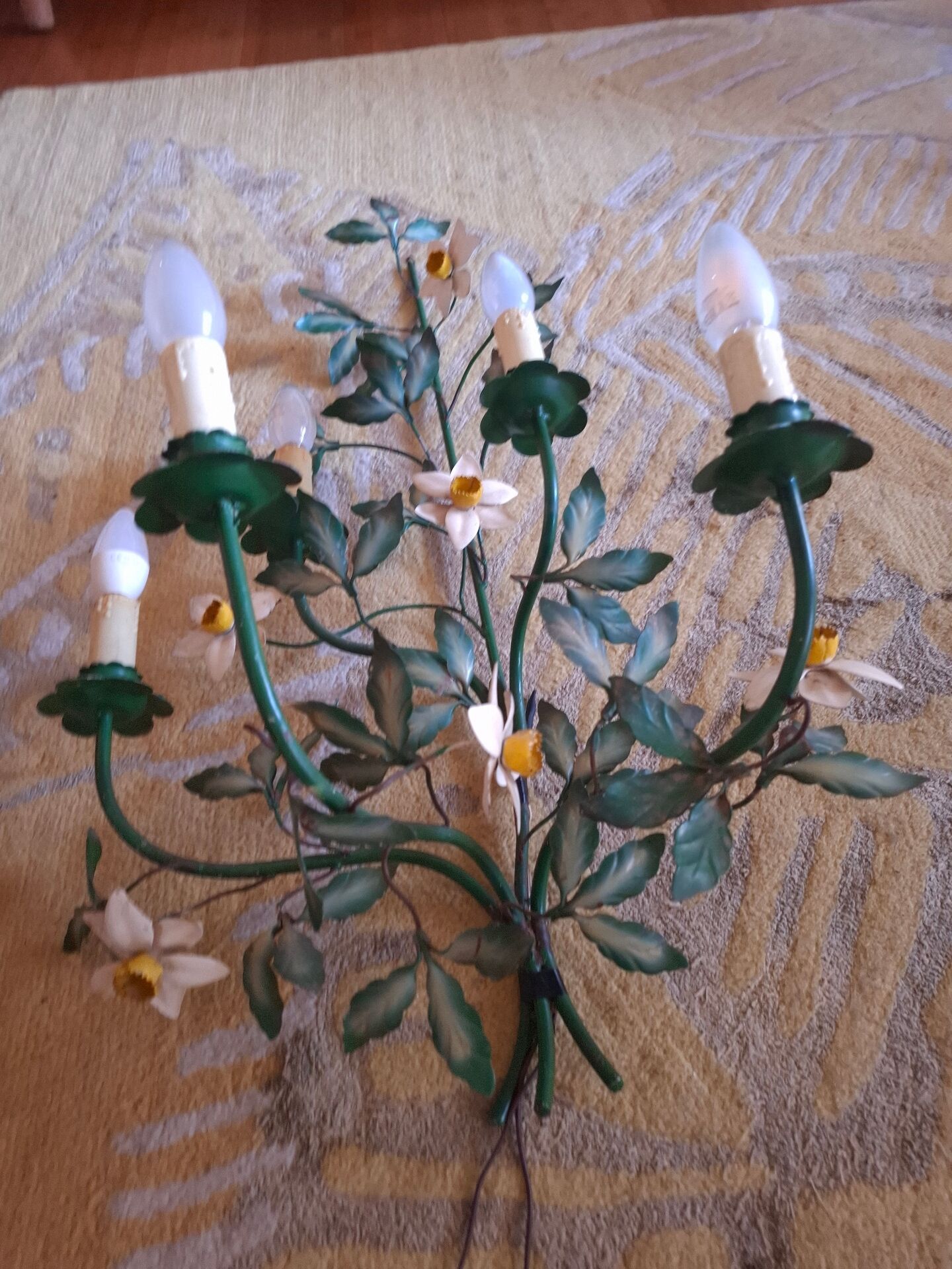 Applique decor de fleurs en métal