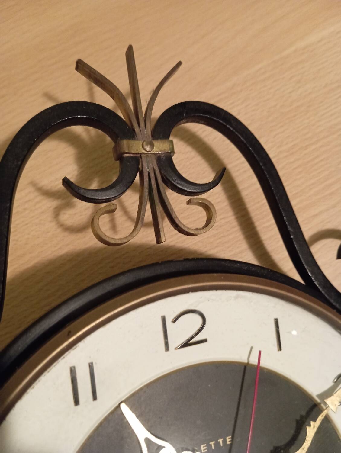 Horloge pendule murale fer forgé, de Vedette Transistor